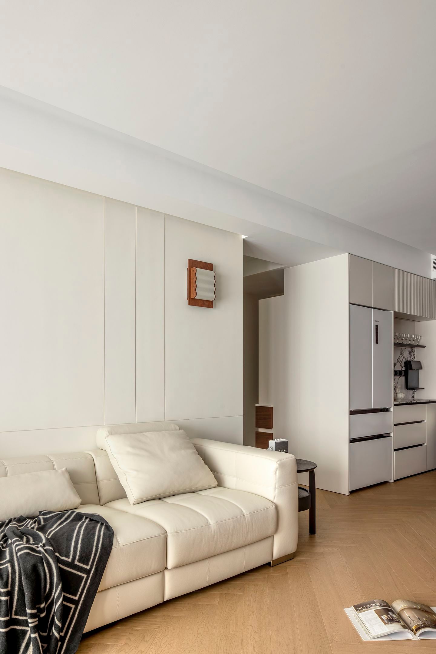 Organic Zen: 300㎡ Warm Minimalist Timber Residence - 35