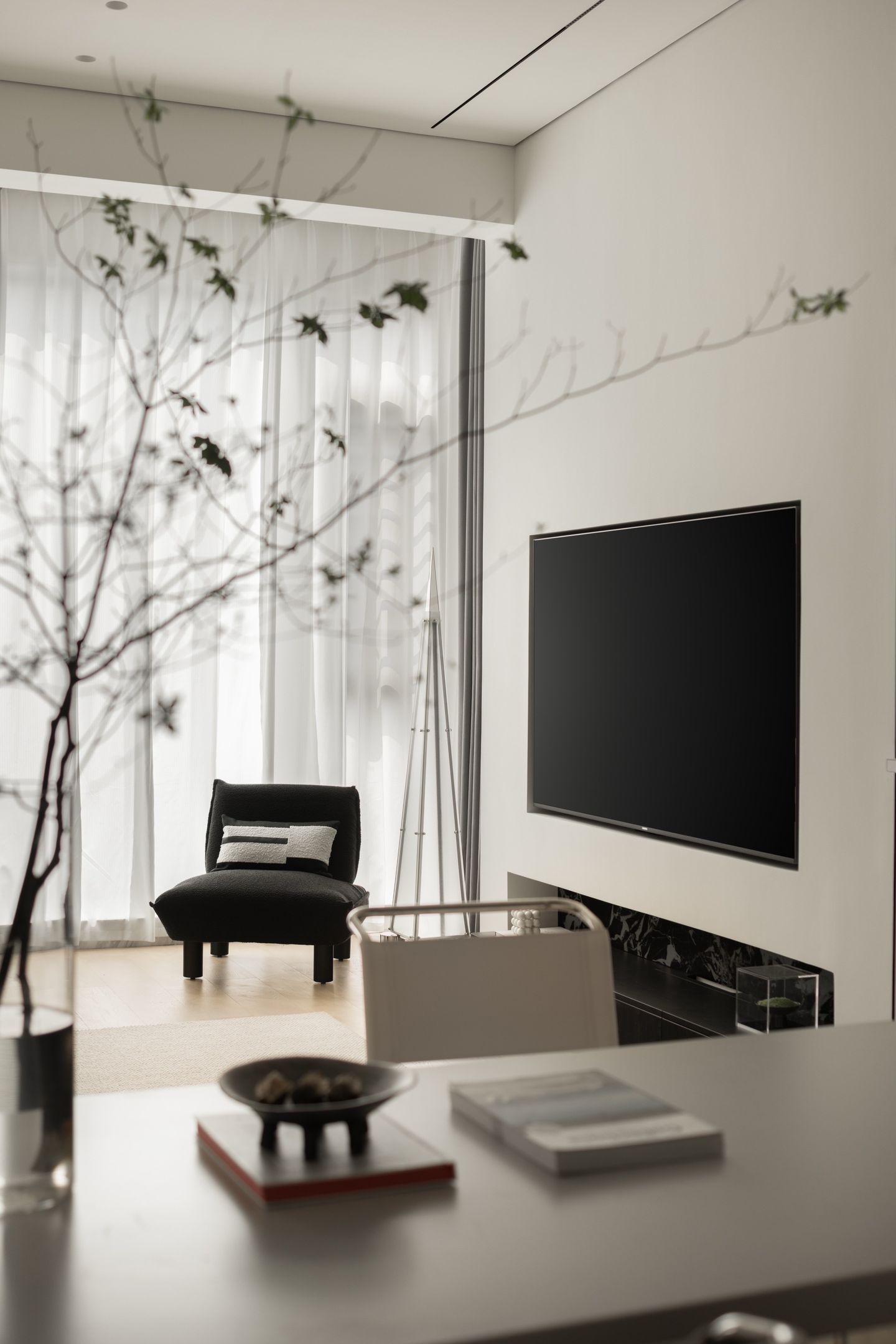 Ethereal Heights: Light-Filled Sophisticated Duplex Apartment - 16