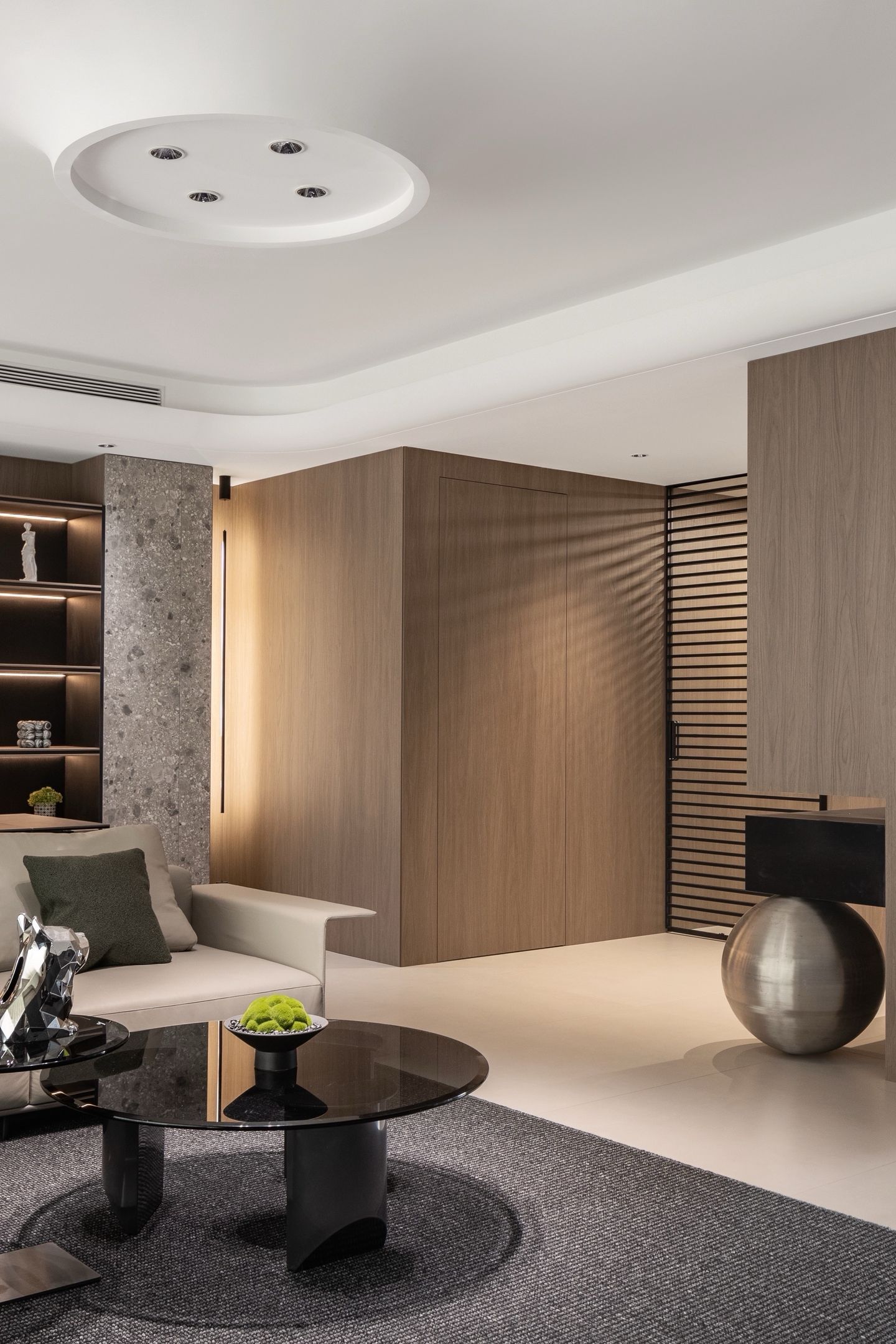The Italian Essence: Timeless Minimalist Luxury Residence - 2