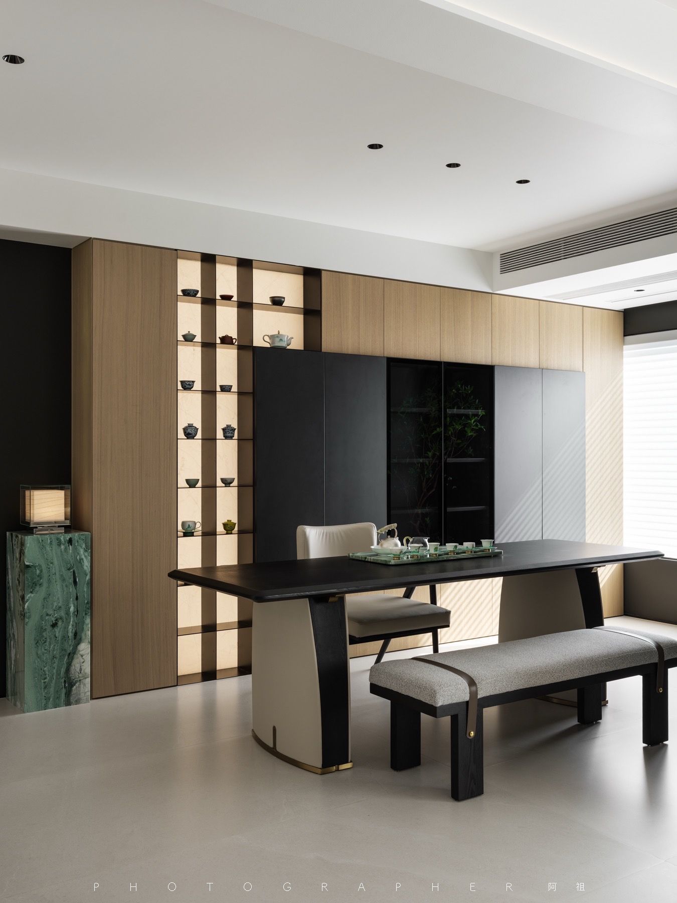 Pure Horizon: 250㎡ Contemporary Minimalist Flat - 8