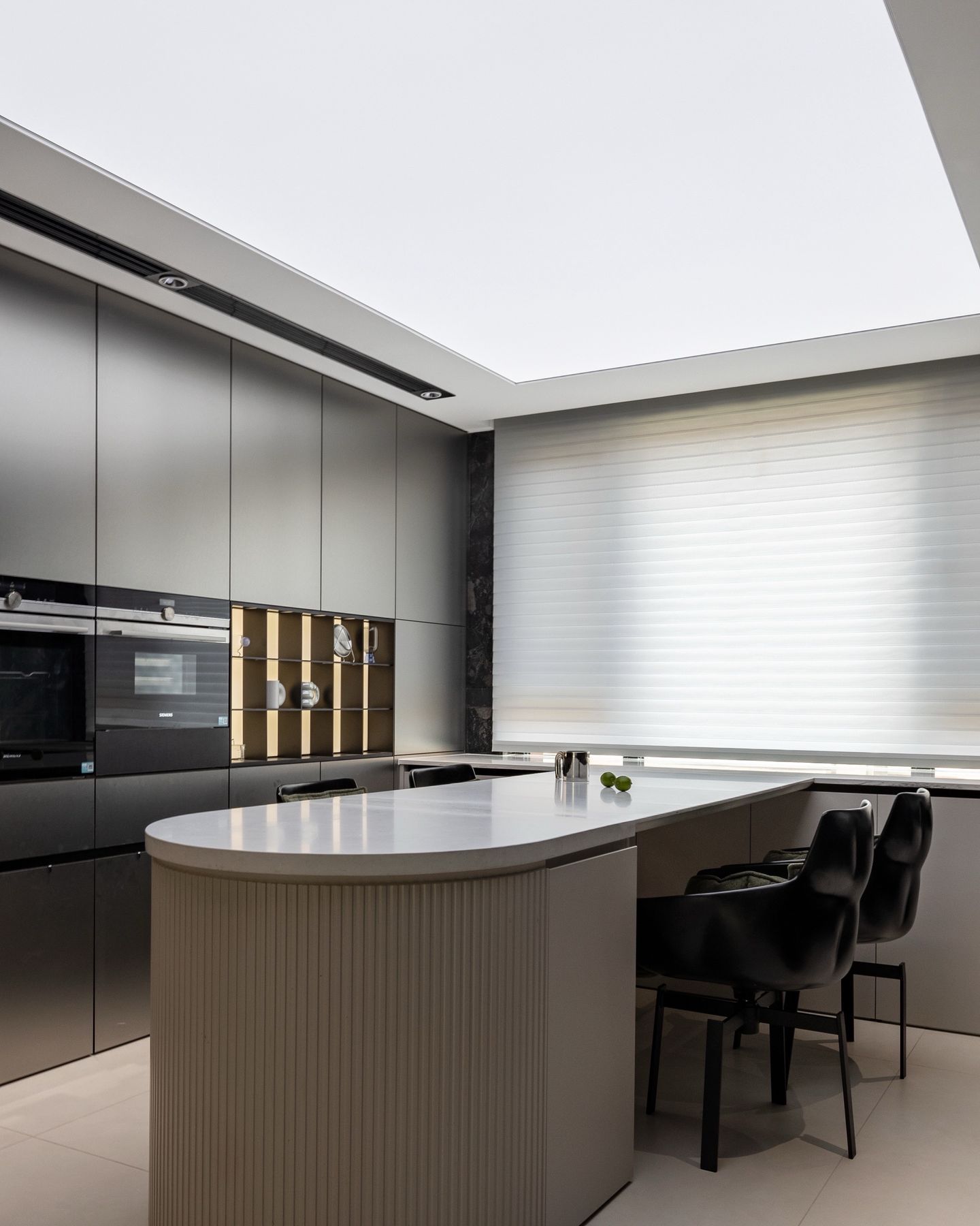 The Italian Essence: Timeless Minimalist Luxury Residence - 13