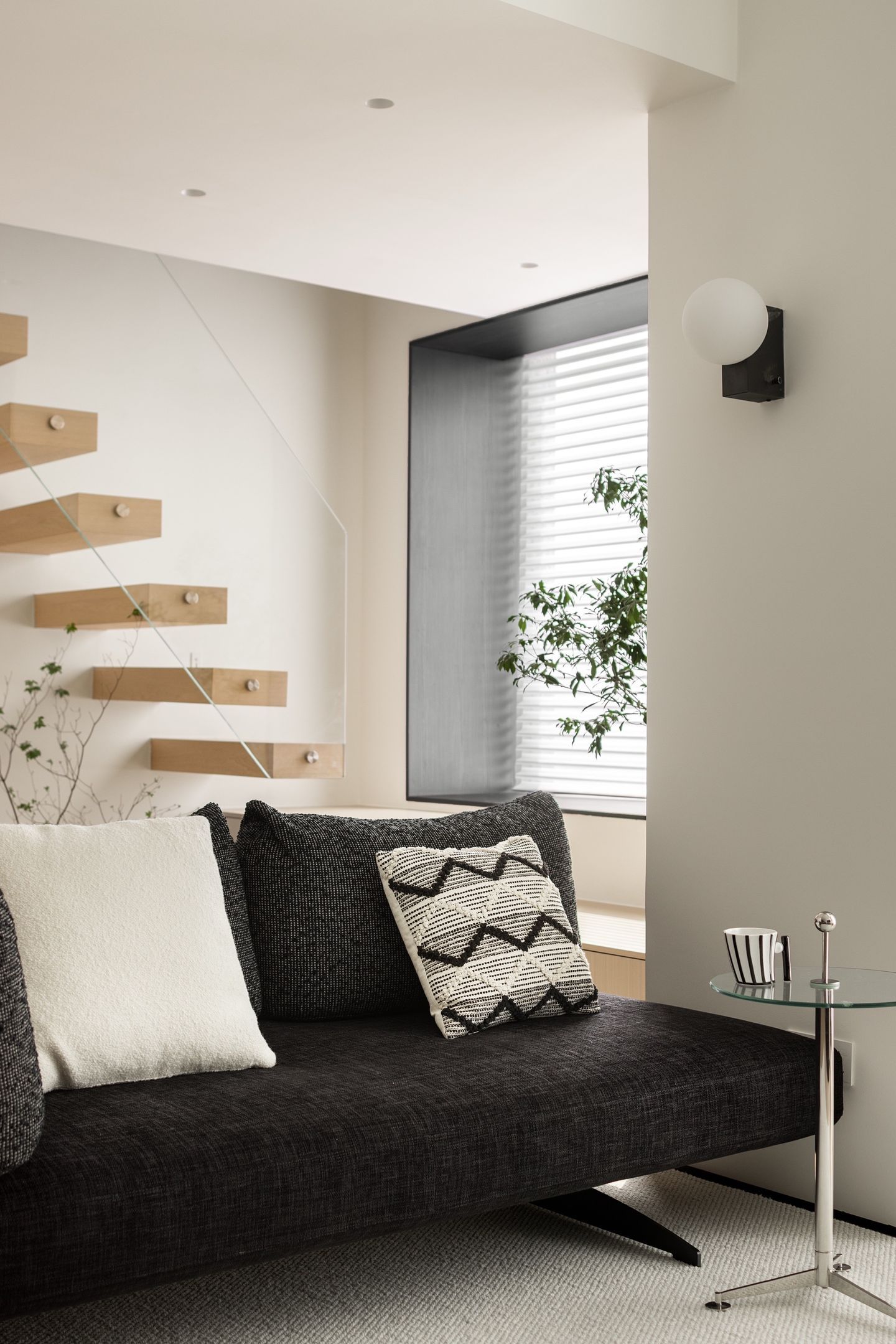 Ethereal Heights: Light-Filled Sophisticated Duplex Apartment - 4