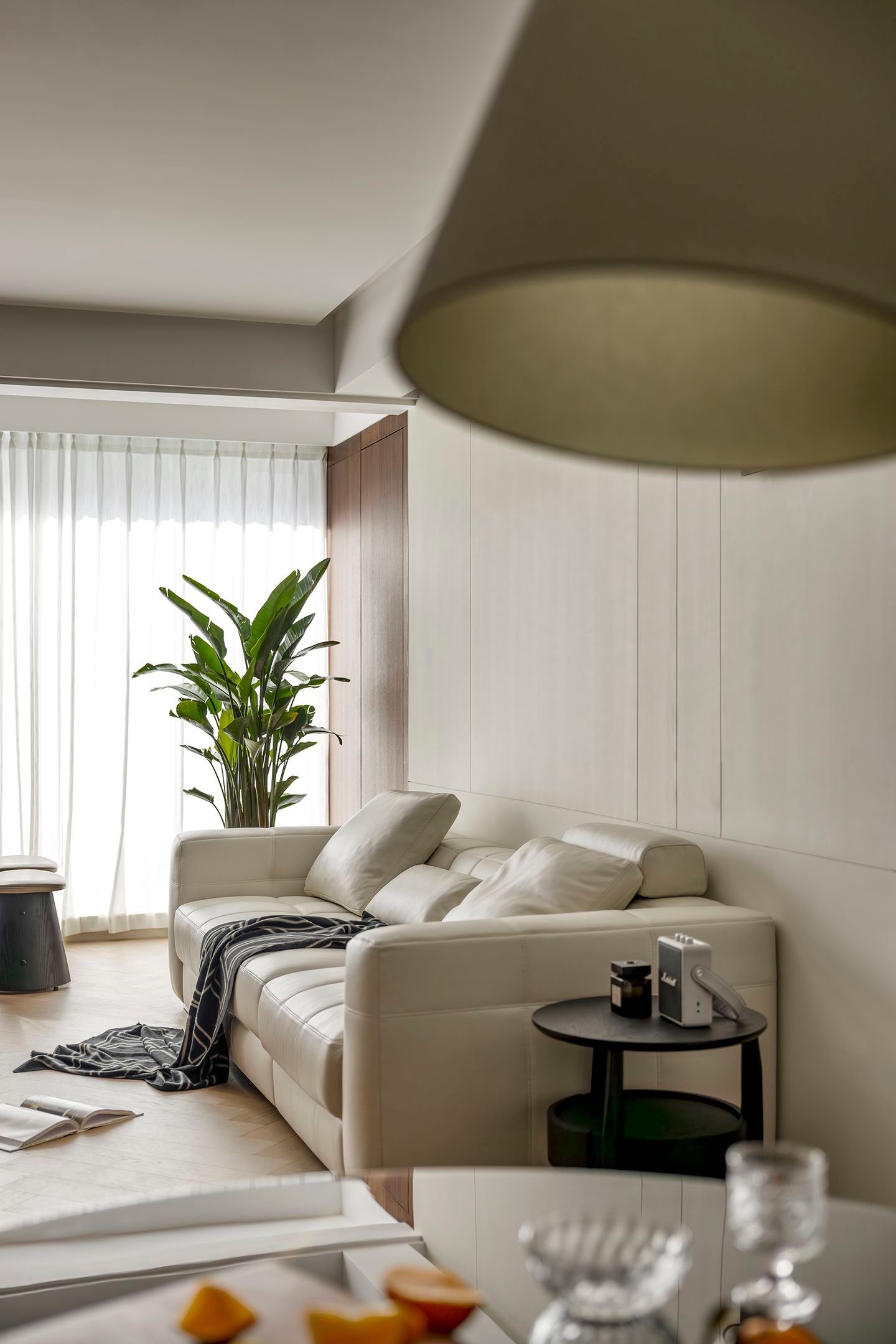 Organic Zen: 300㎡ Warm Minimalist Timber Residence - 24