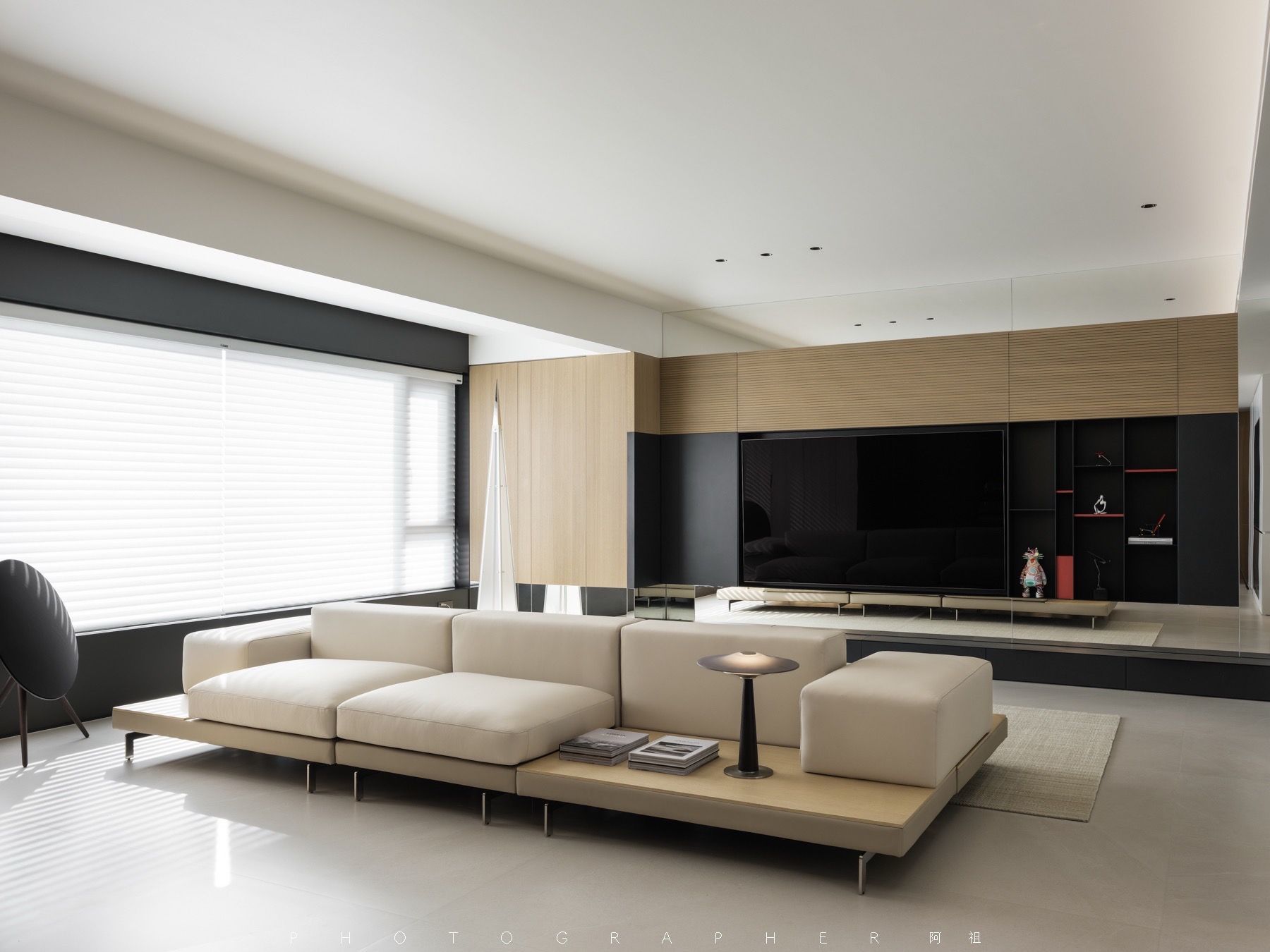 Pure Horizon: 250㎡ Contemporary Minimalist Flat - 16