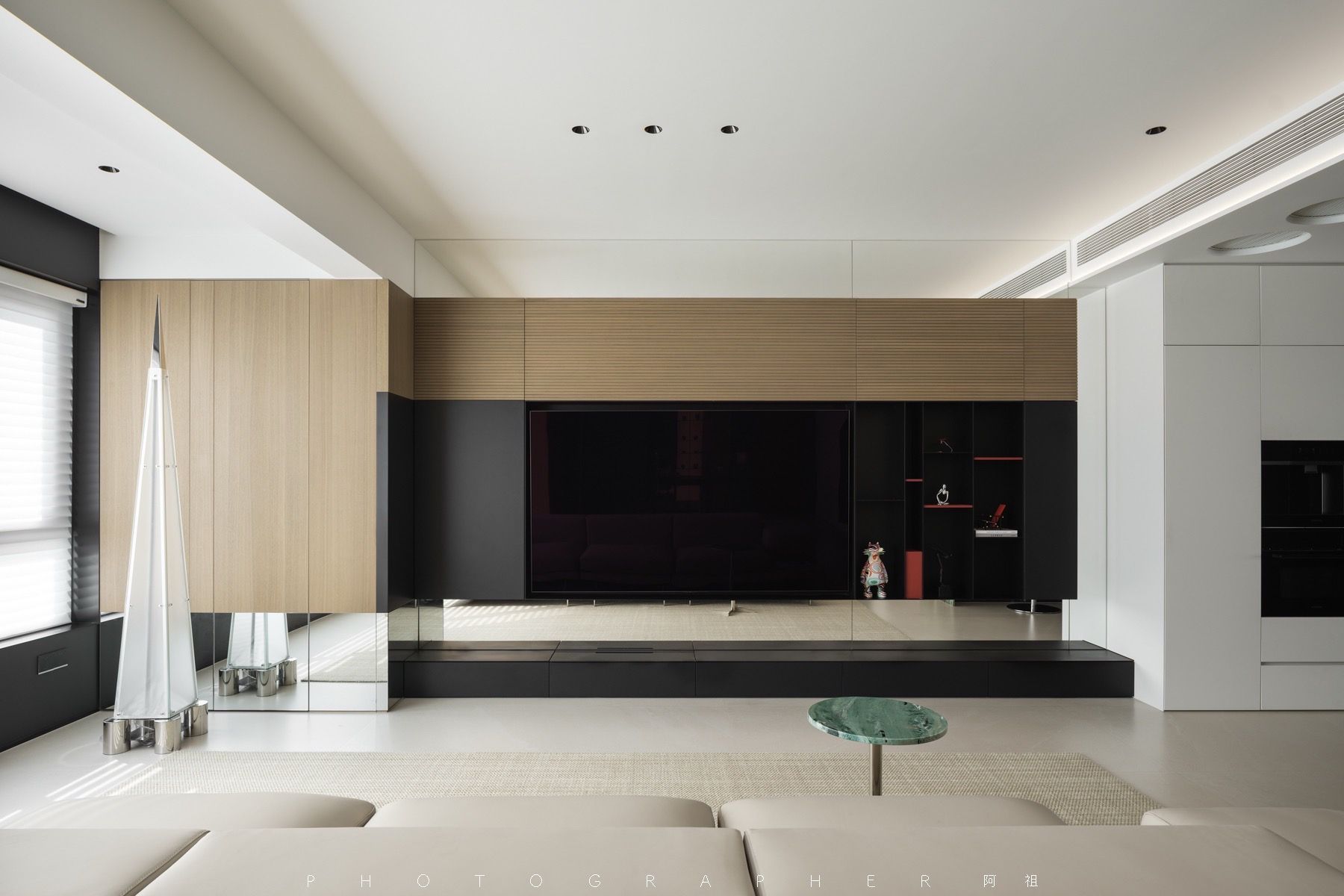 Pure Horizon: 250㎡ Contemporary Minimalist Flat - 15