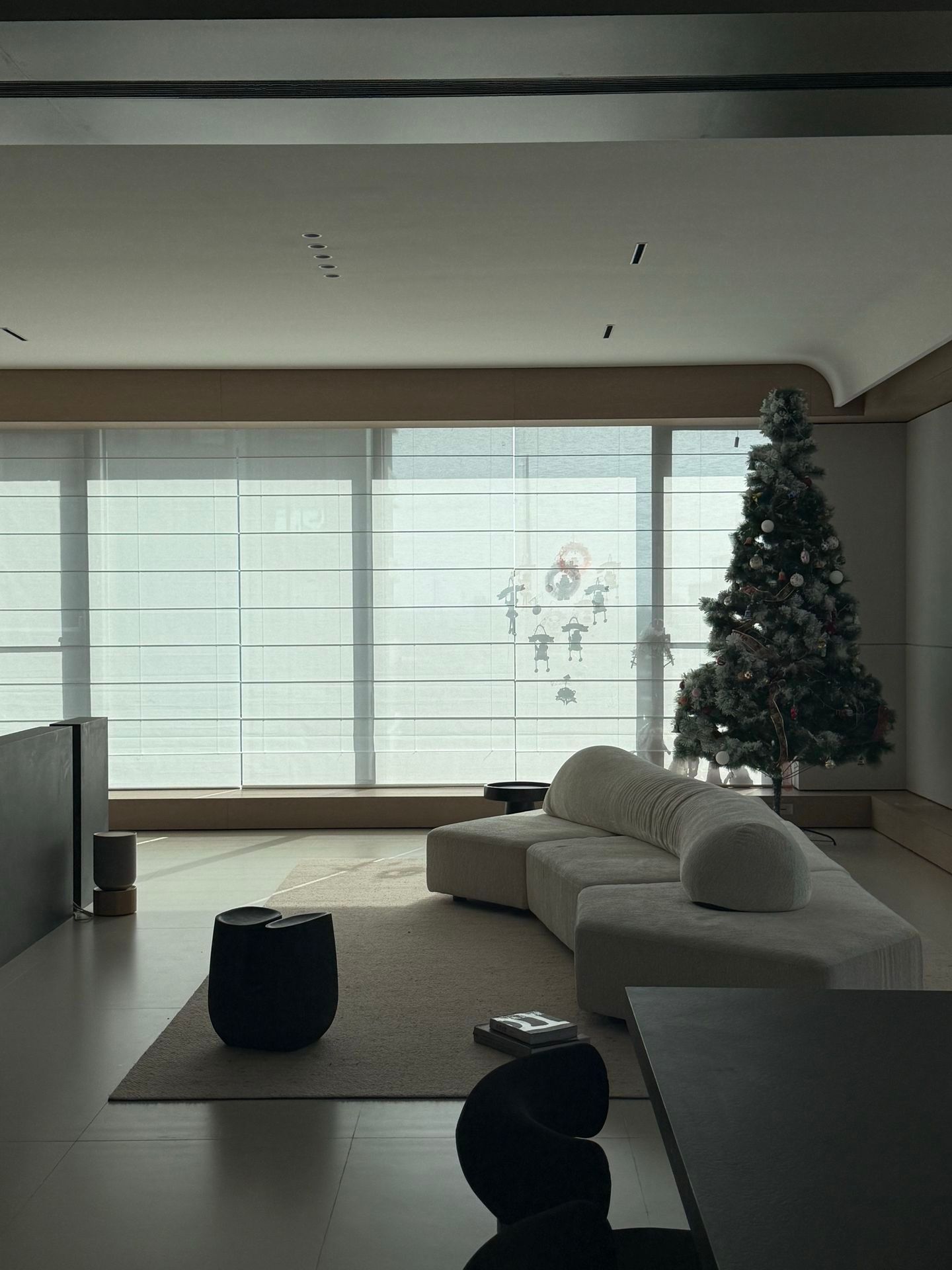 The Art of Less: Minimalist Private Residence - 19