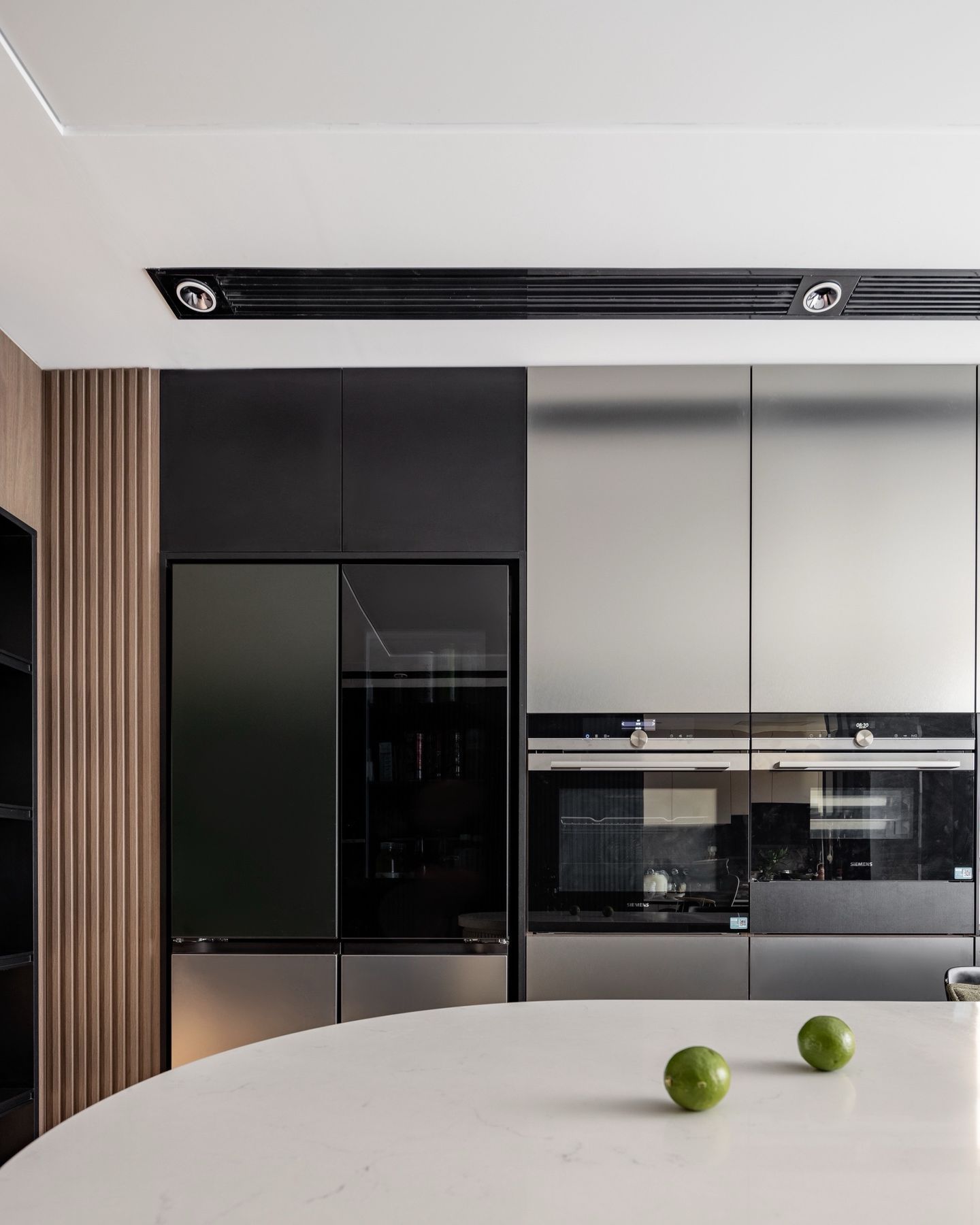 The Italian Essence: Timeless Minimalist Luxury Residence - 15