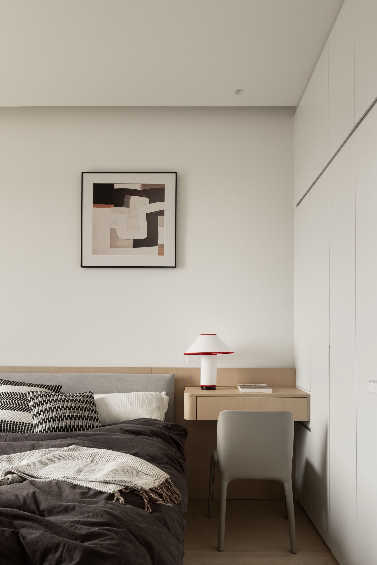 Ethereal Heights: Light-Filled Sophisticated Duplex Apartment - 9