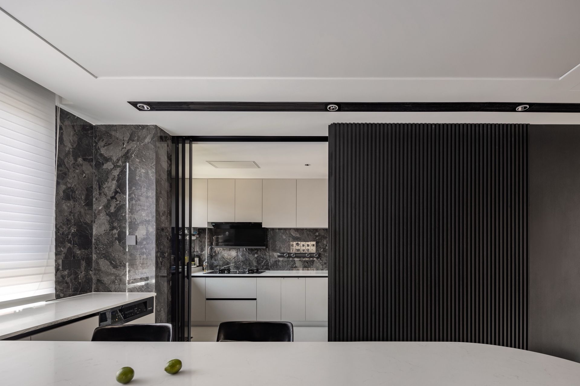 The Italian Essence: Timeless Minimalist Luxury Residence - 10