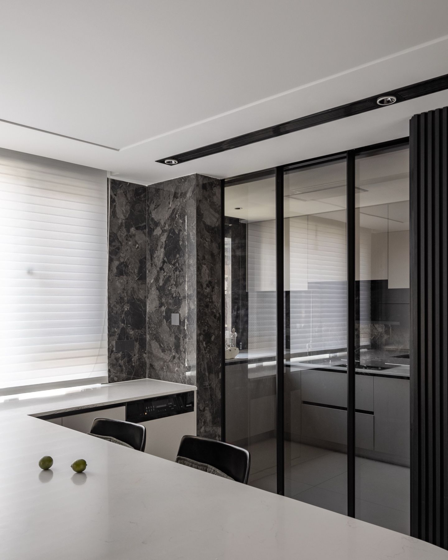 The Italian Essence: Timeless Minimalist Luxury Residence - 11