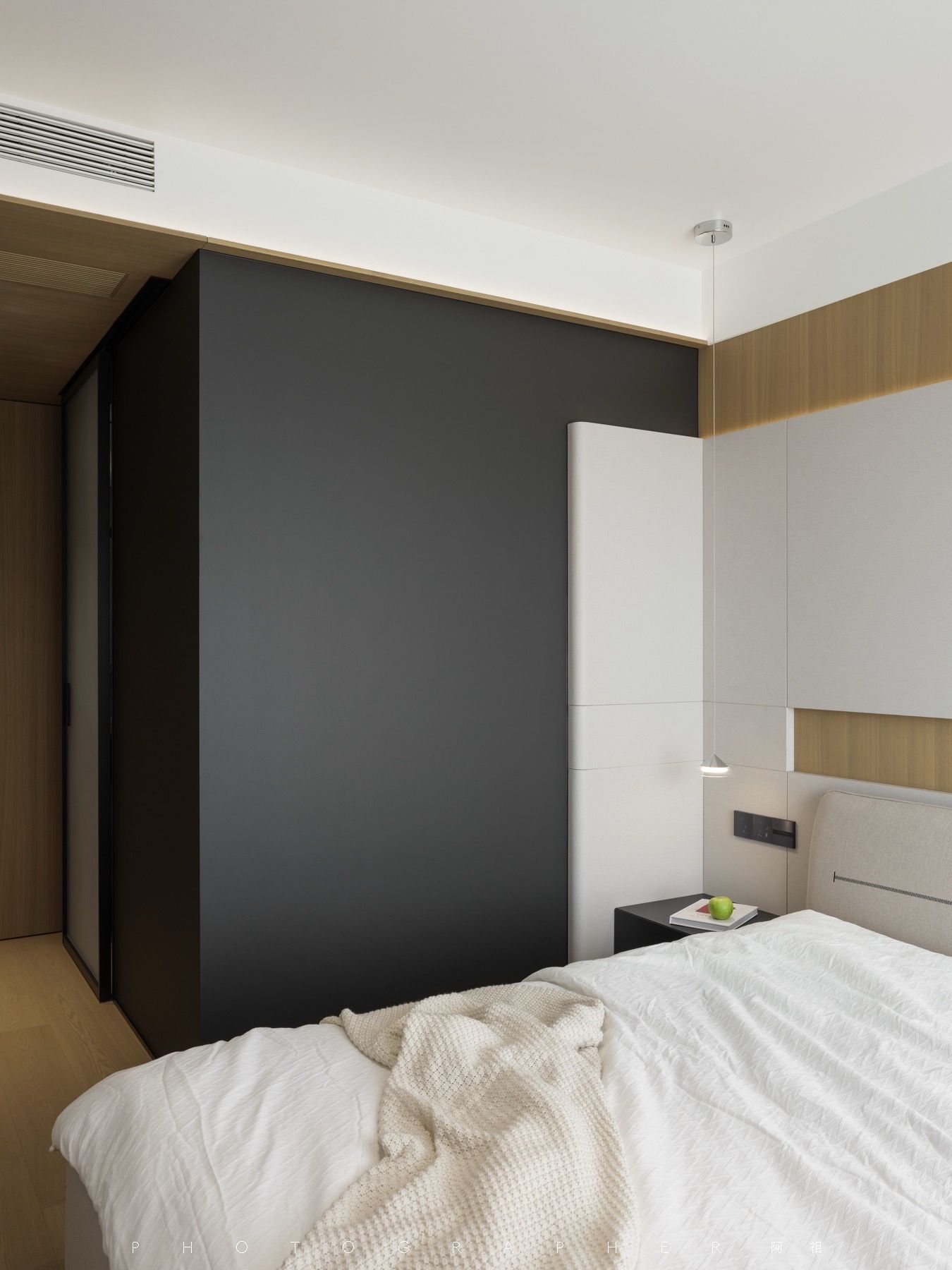 Pure Horizon: 250㎡ Contemporary Minimalist Flat - 11