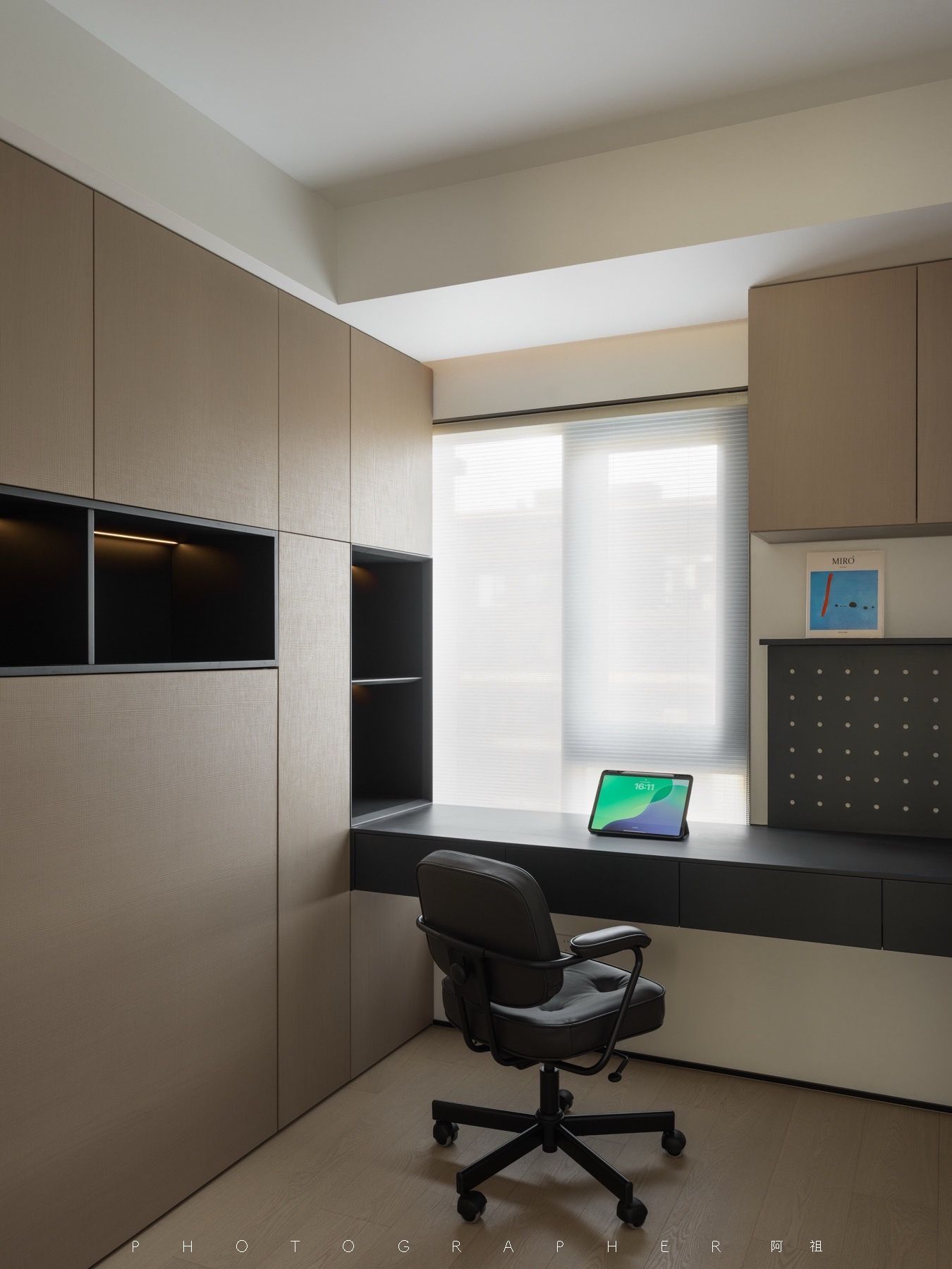 Pure Horizon: 250㎡ Contemporary Minimalist Flat - 12