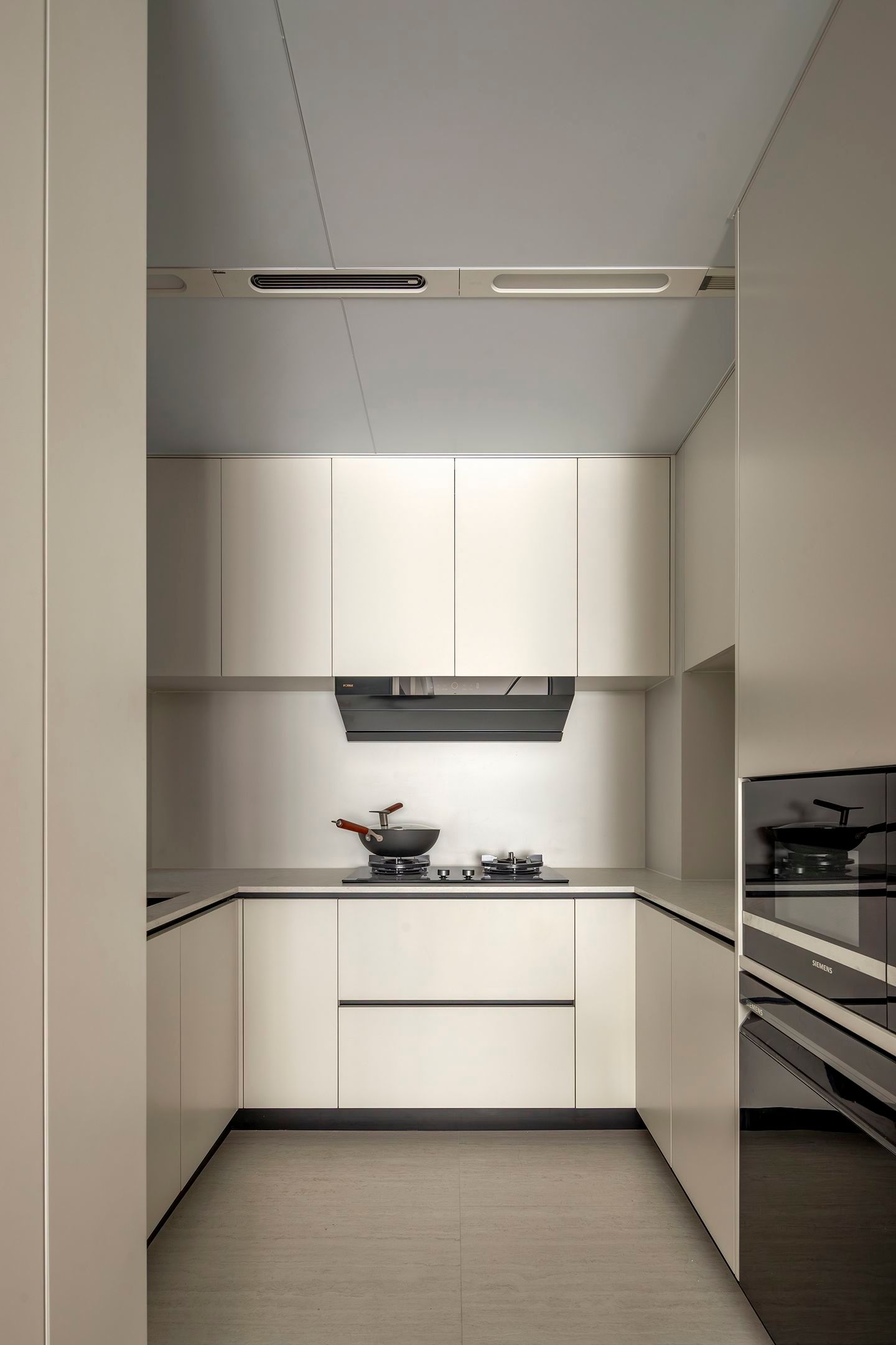 Organic Zen: 300㎡ Warm Minimalist Timber Residence - 33