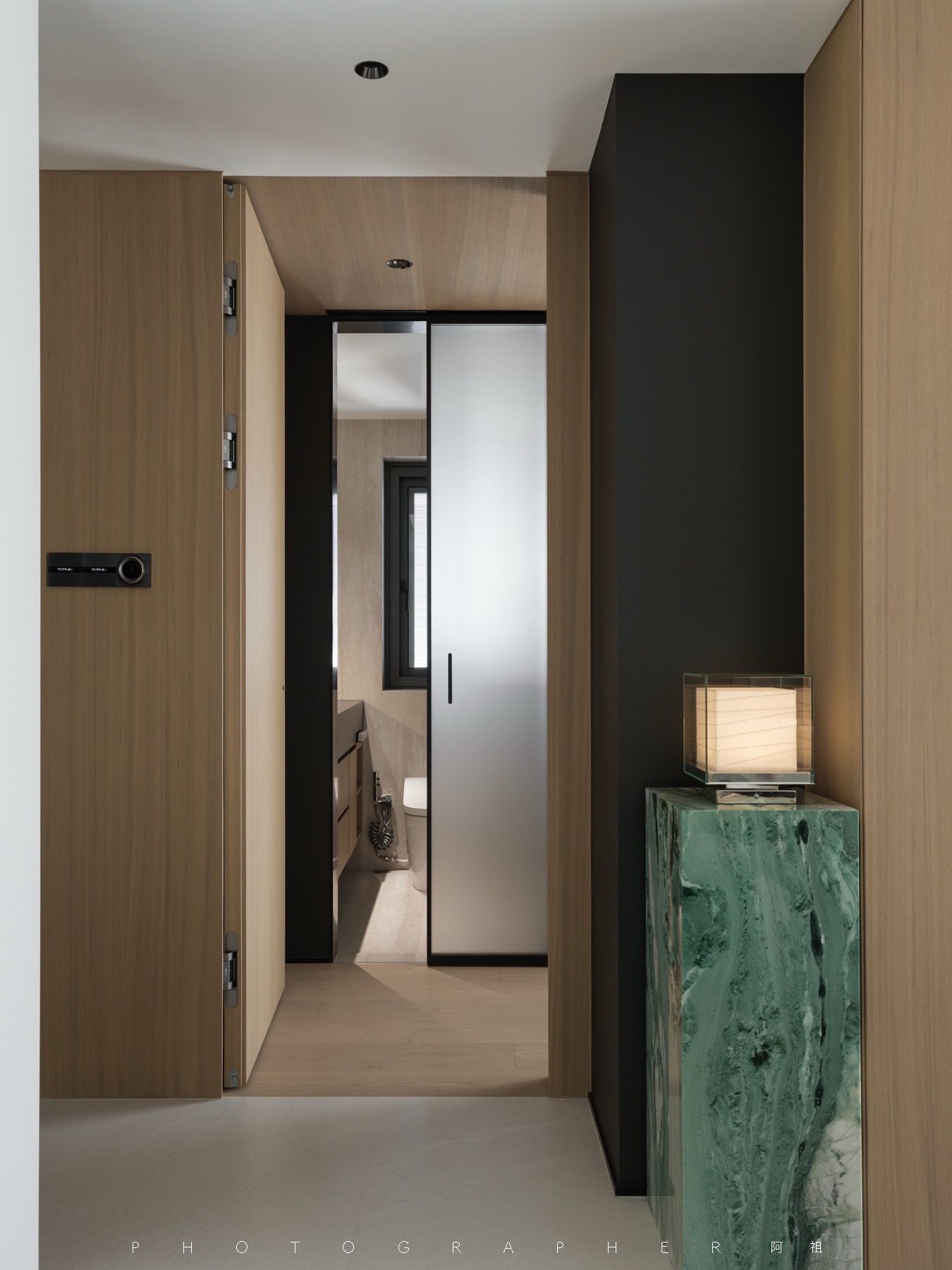 Pure Horizon: 250㎡ Contemporary Minimalist Flat - 10
