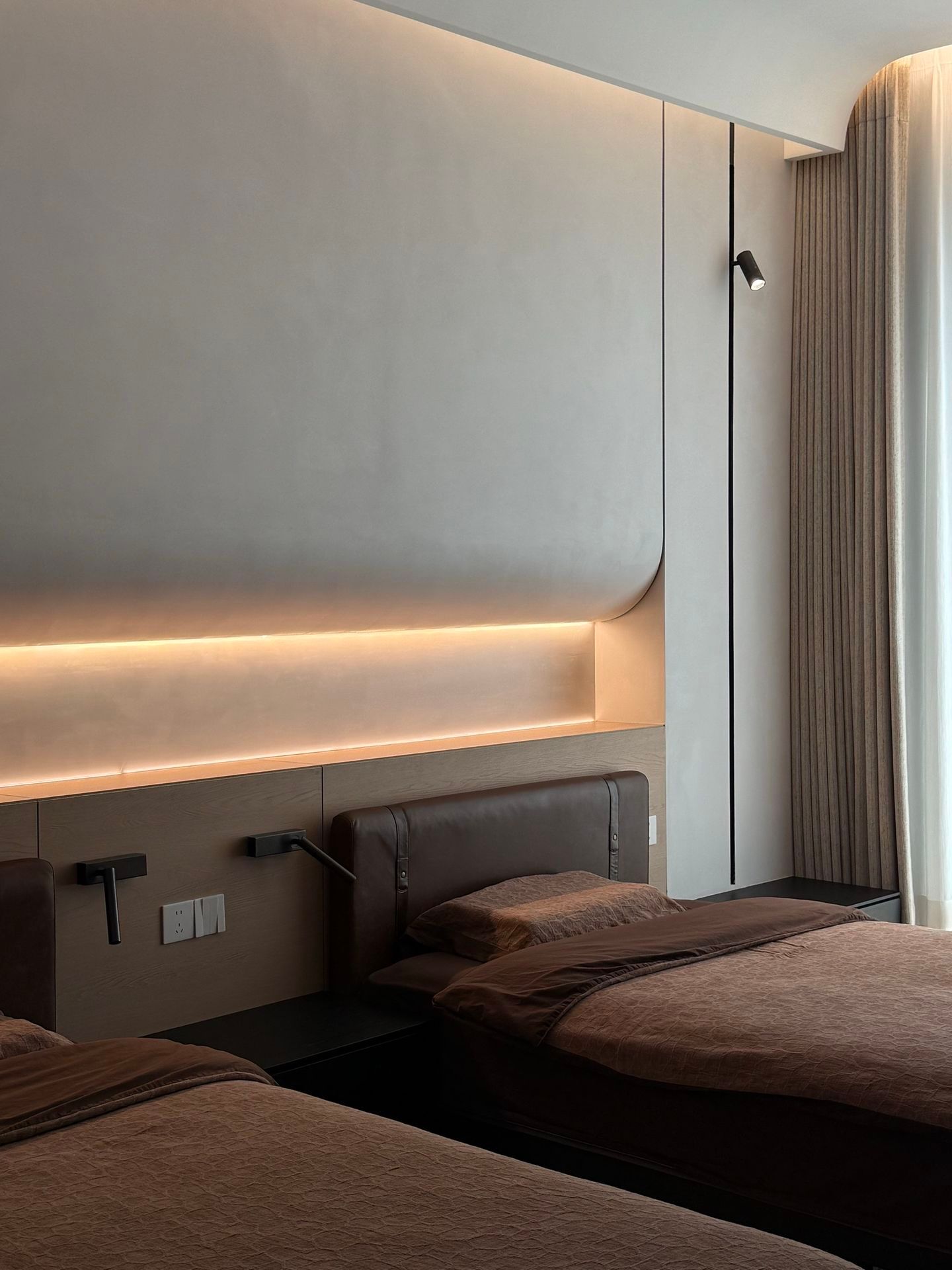 The Art of Less: Minimalist Private Residence - 20