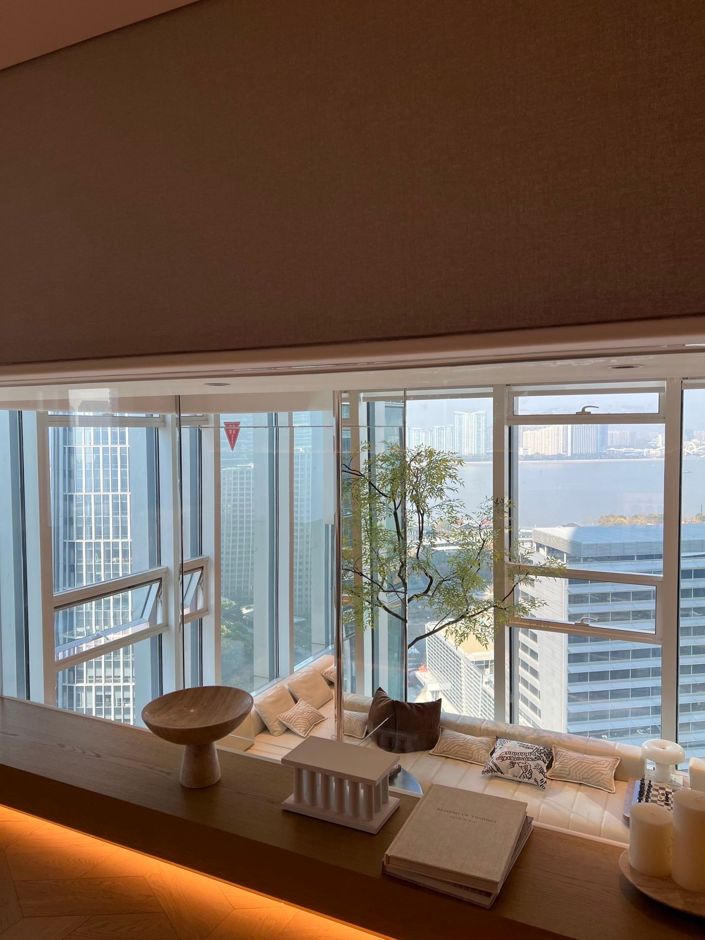 Riverfront Elegance: 200㎡ Italian Grand Apartment in Hangzhou - 8