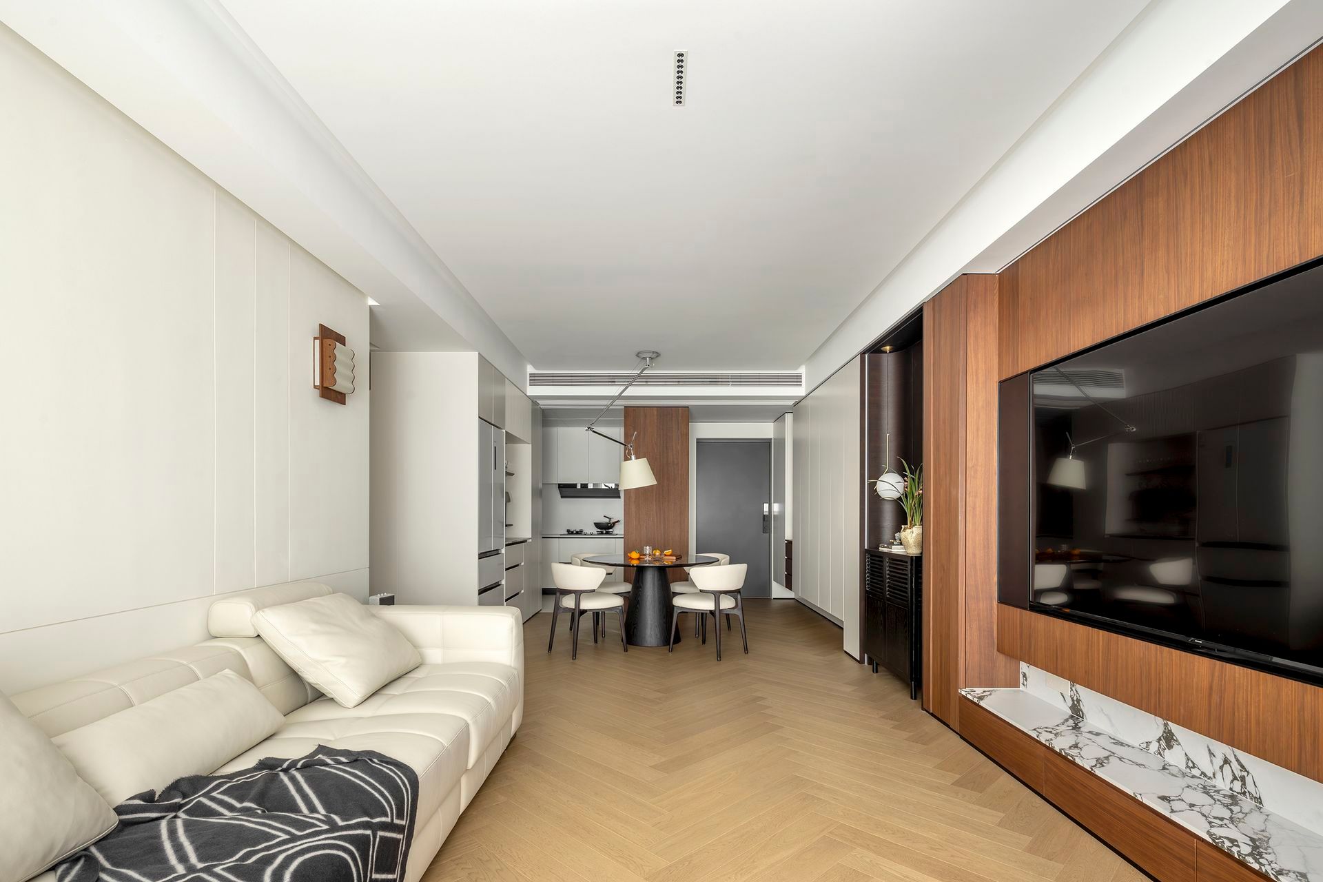Organic Zen: 300㎡ Warm Minimalist Timber Residence - 9