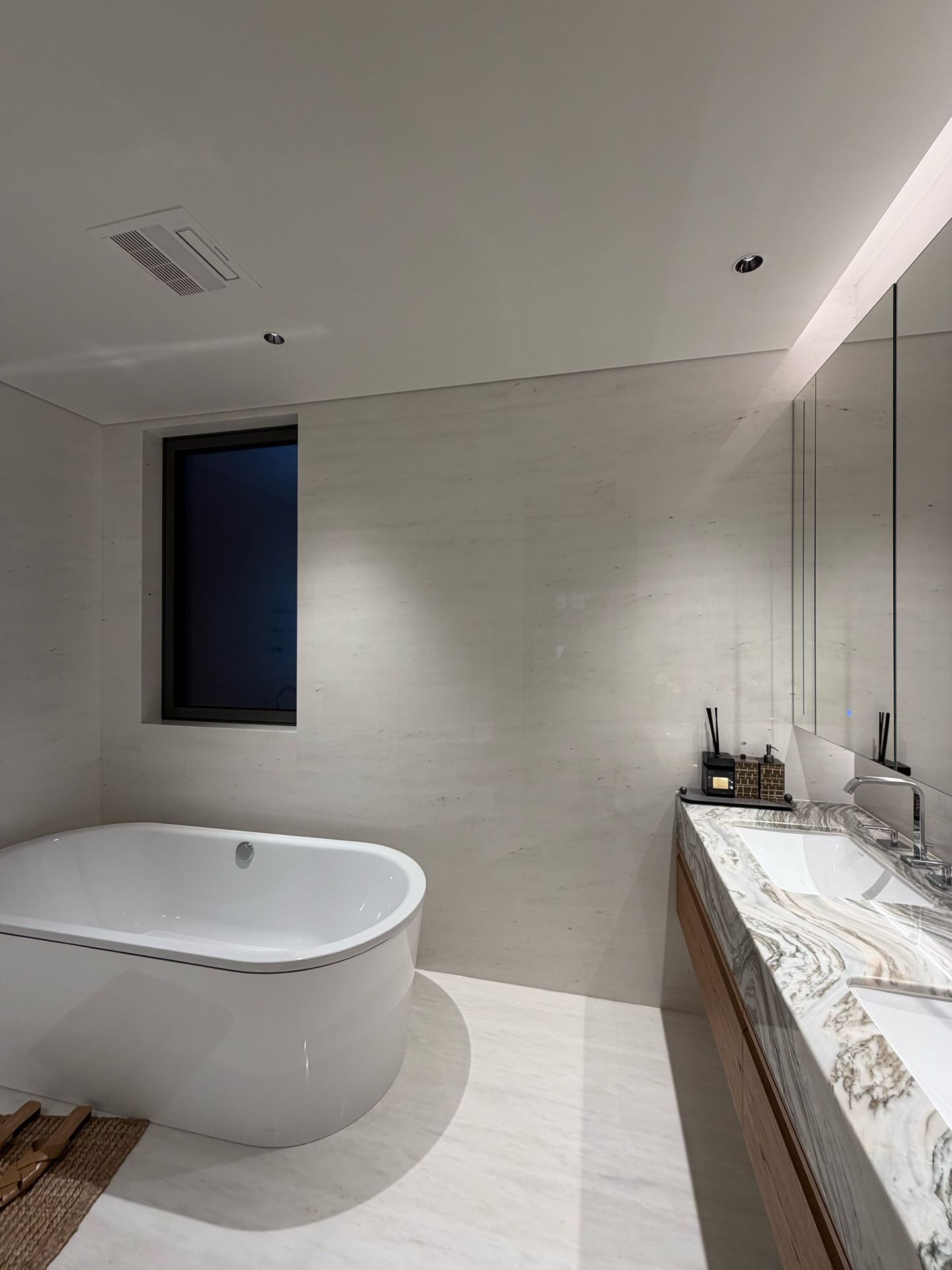 Timber Grandeur: 240㎡ Organic Modernist Residence - 17