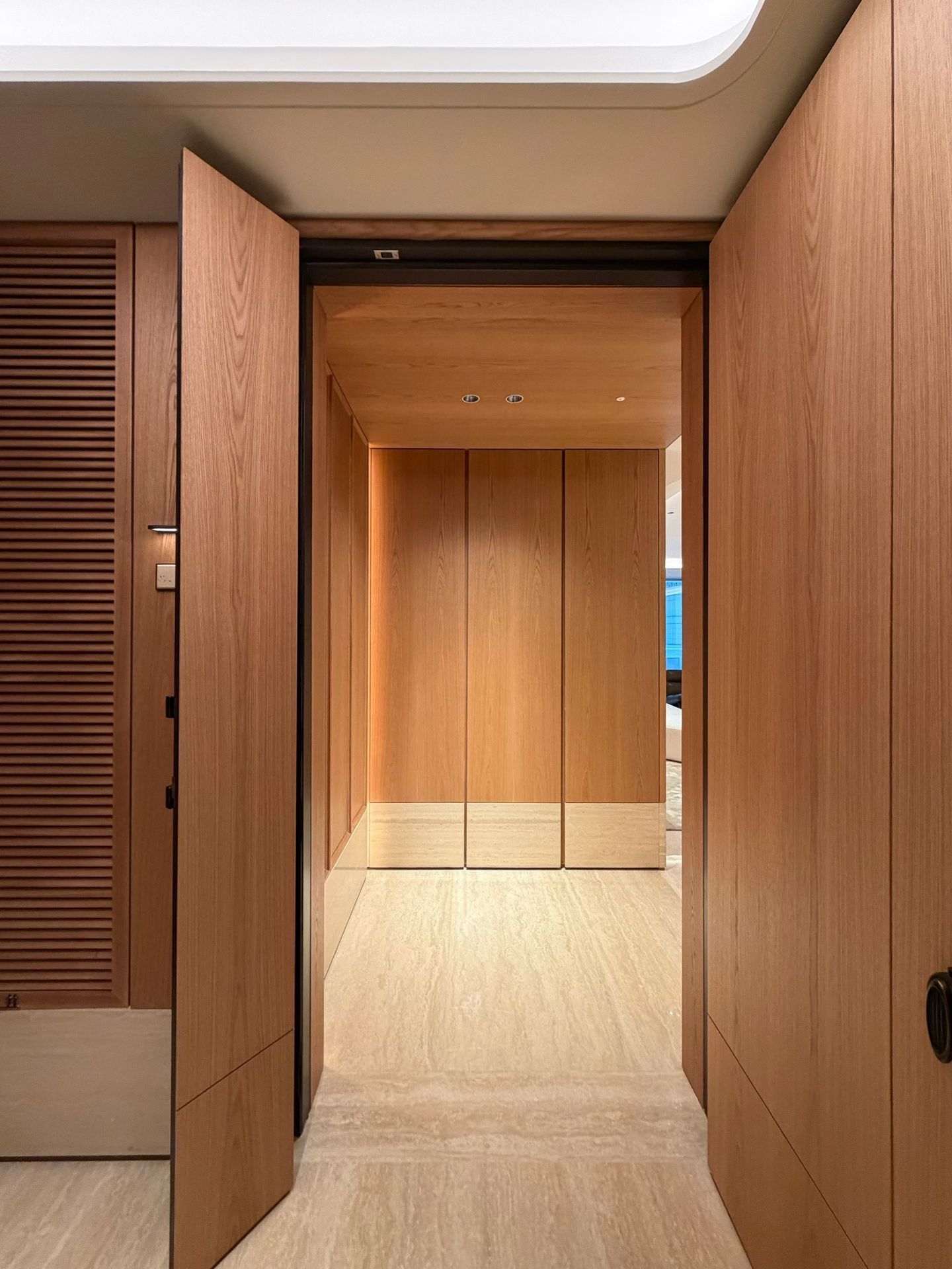 Timber Grandeur: 240㎡ Organic Modernist Residence - 14