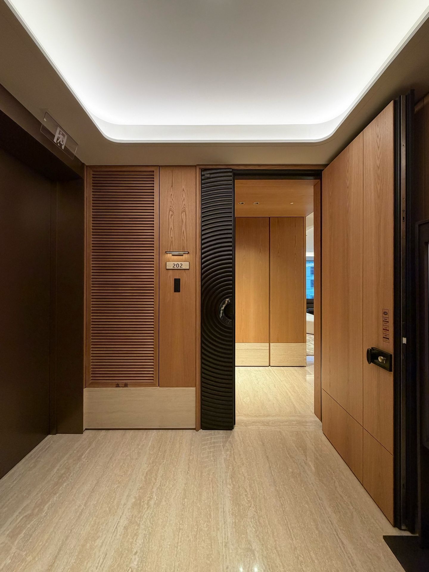 Timber Grandeur: 240㎡ Organic Modernist Residence - 15