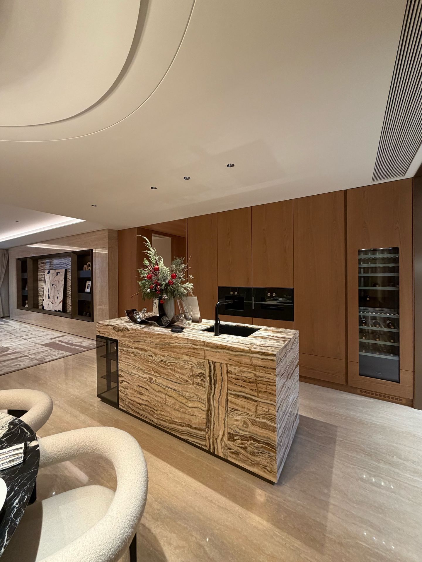 Timber Grandeur: 240㎡ Organic Modernist Residence - 4