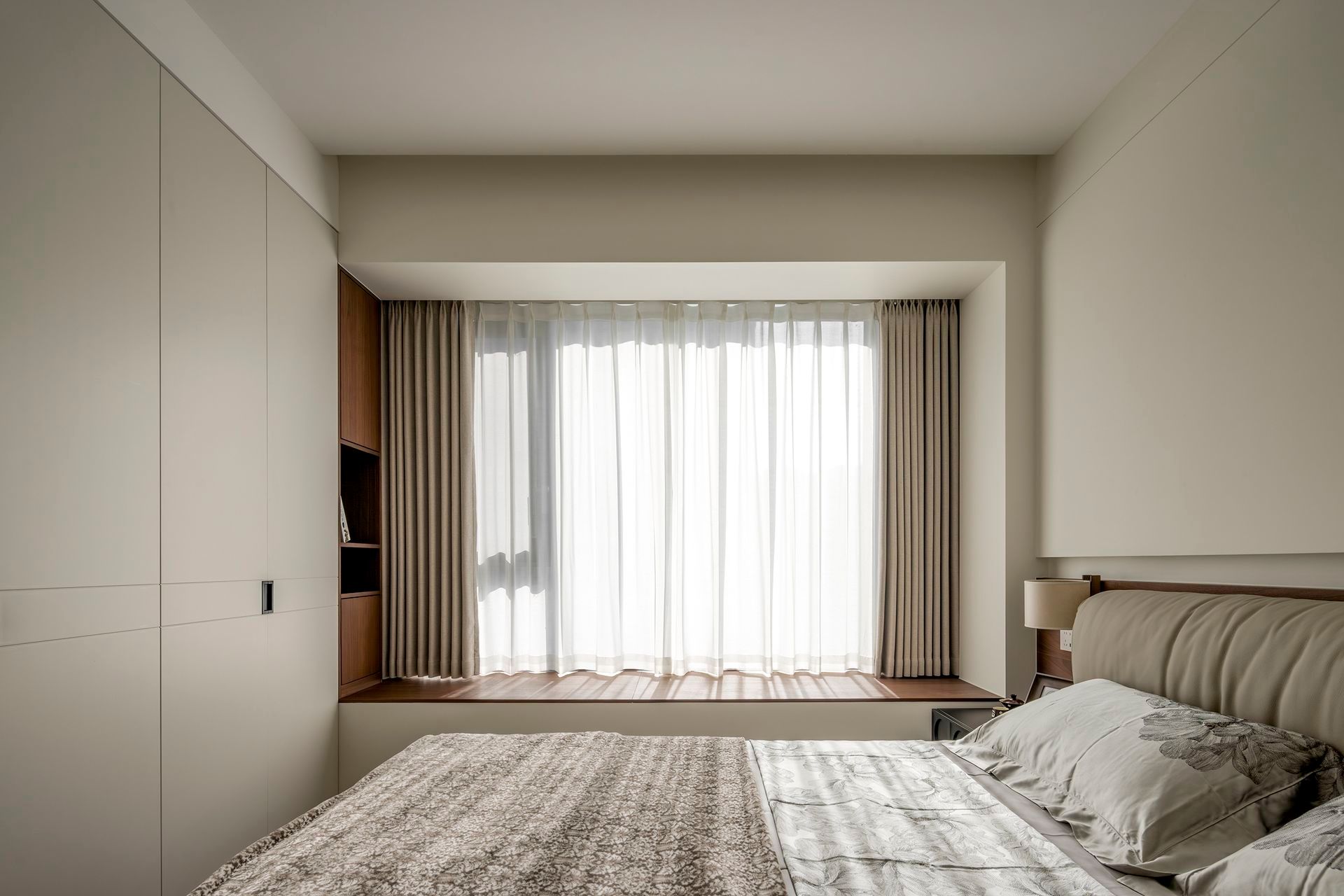 Organic Zen: 300㎡ Warm Minimalist Timber Residence - 21
