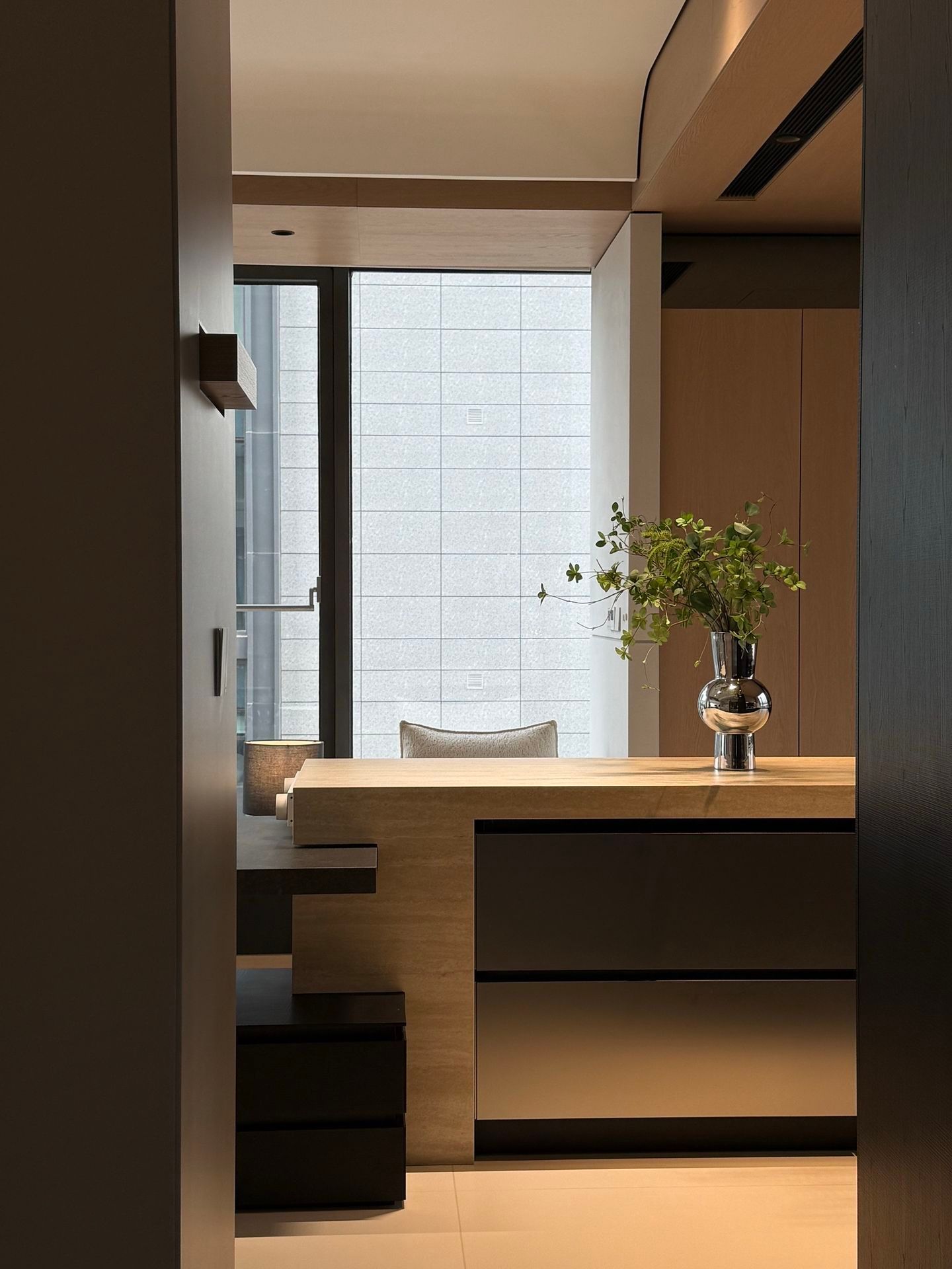 The Art of Less: Minimalist Private Residence - 10