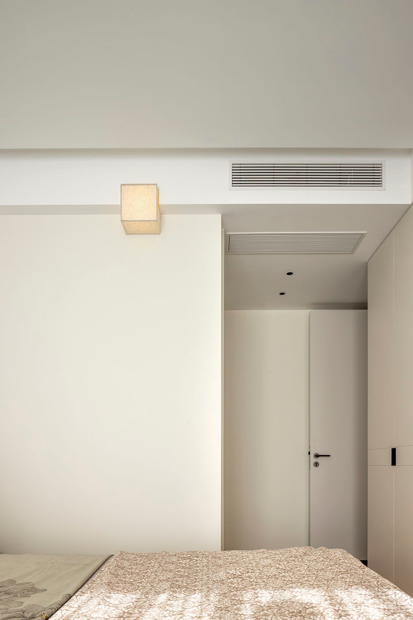 Organic Zen: 300㎡ Warm Minimalist Timber Residence - 19