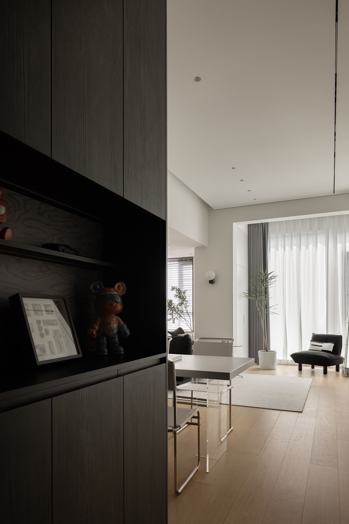 Ethereal Heights: Light-Filled Sophisticated Duplex Apartment - 14