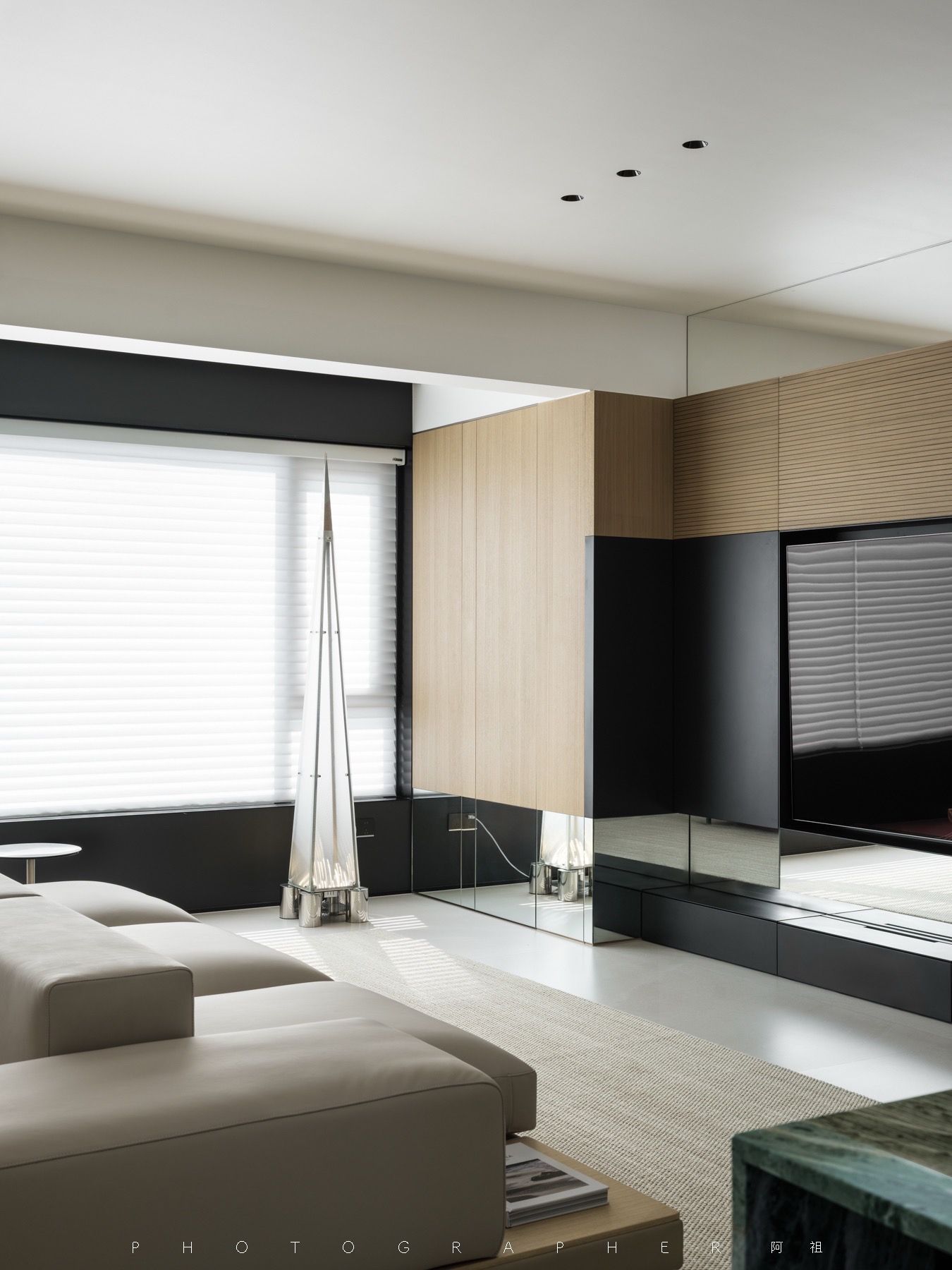 Pure Horizon: 250㎡ Contemporary Minimalist Flat - 9