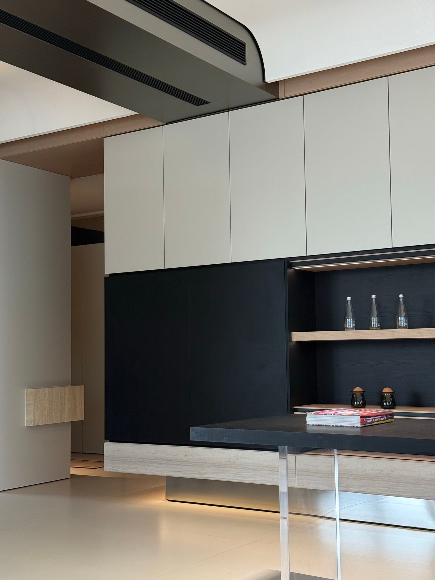 The Art of Less: Minimalist Private Residence - 9