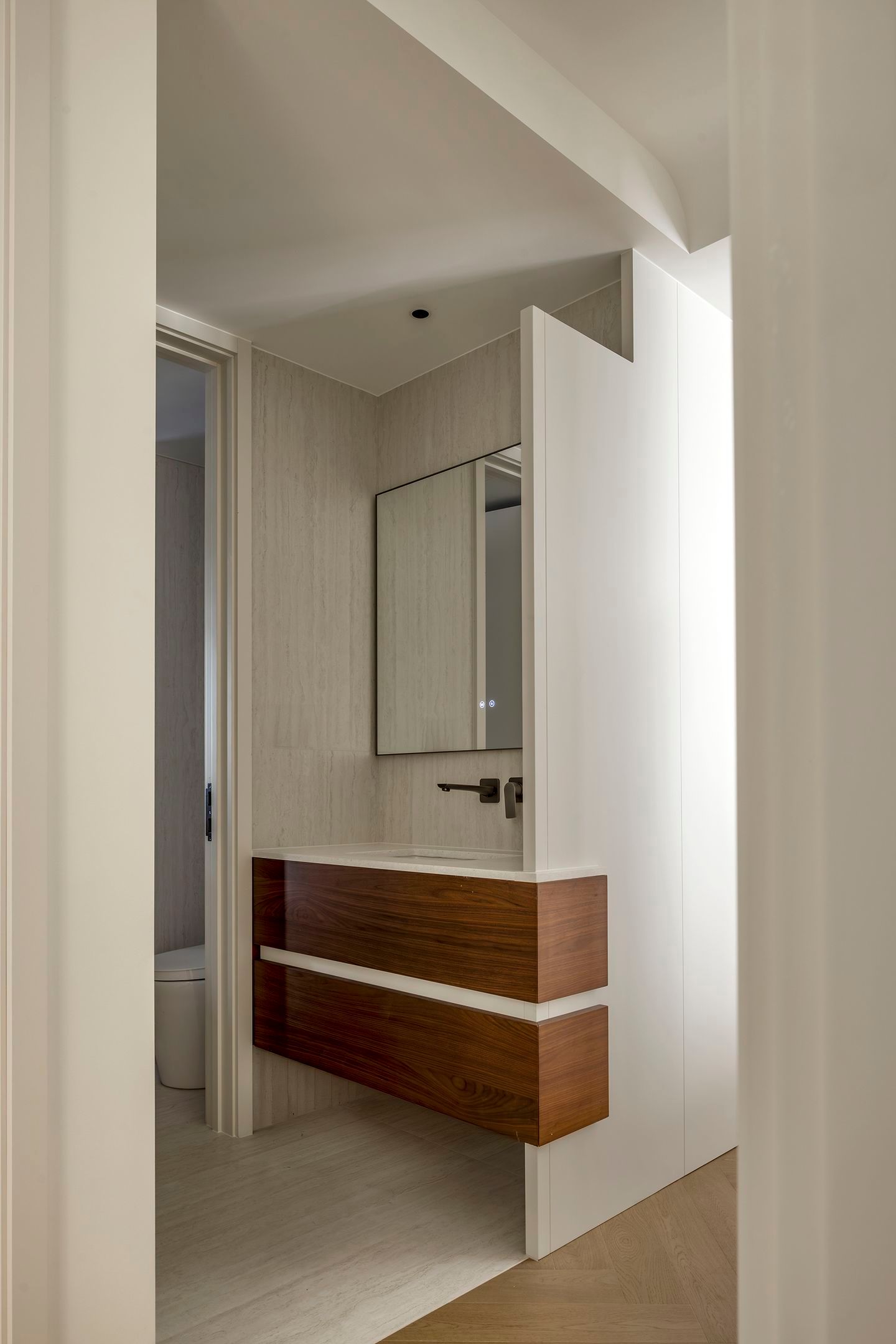 Organic Zen: 300㎡ Warm Minimalist Timber Residence - 28
