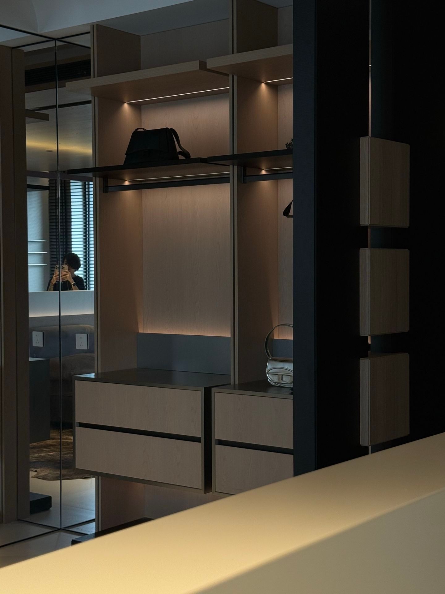 The Art of Less: Minimalist Private Residence - 18