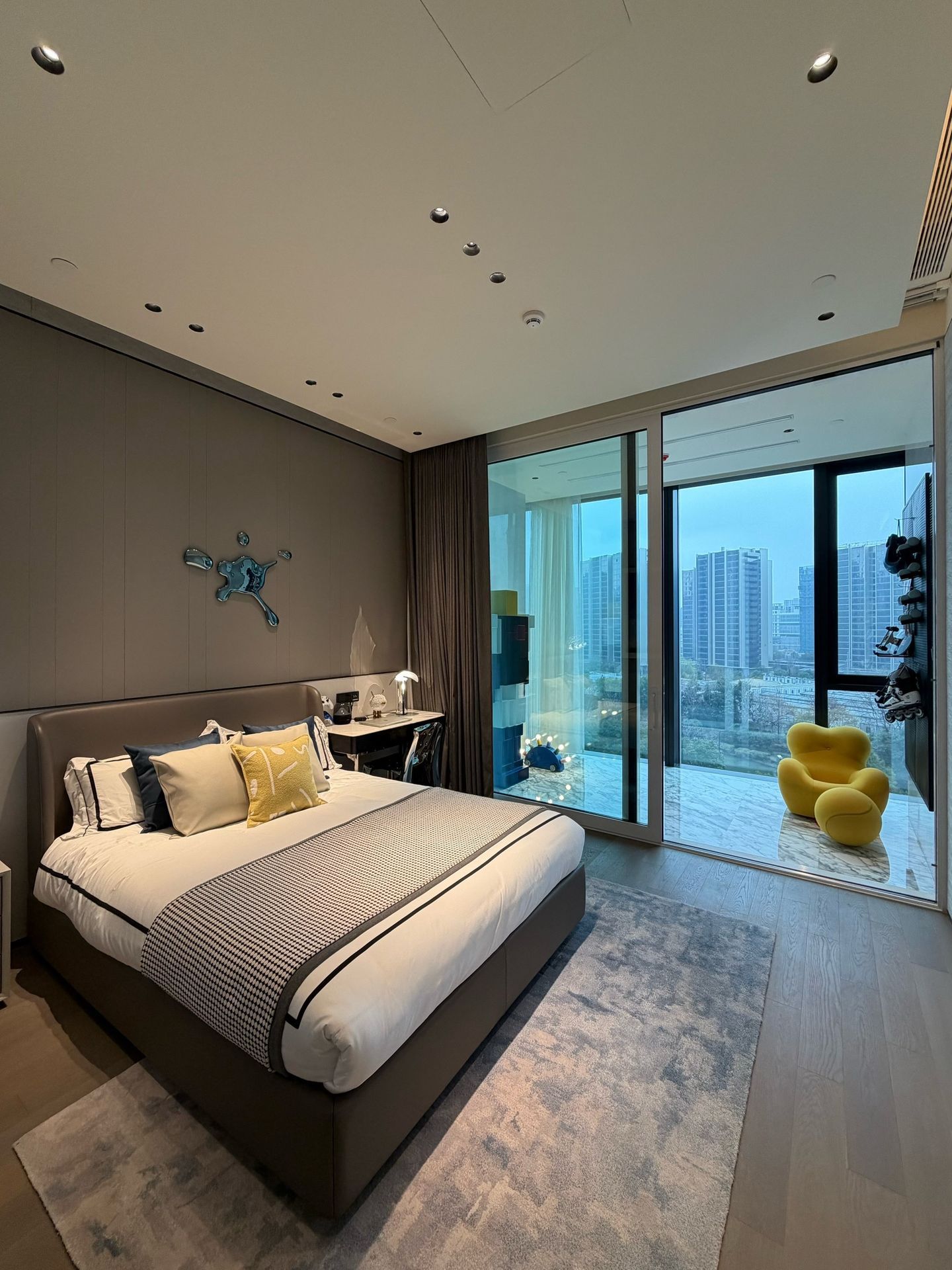 Urban Serenity: 370㎡ Minimalist Luxury Grand Apartment - 4