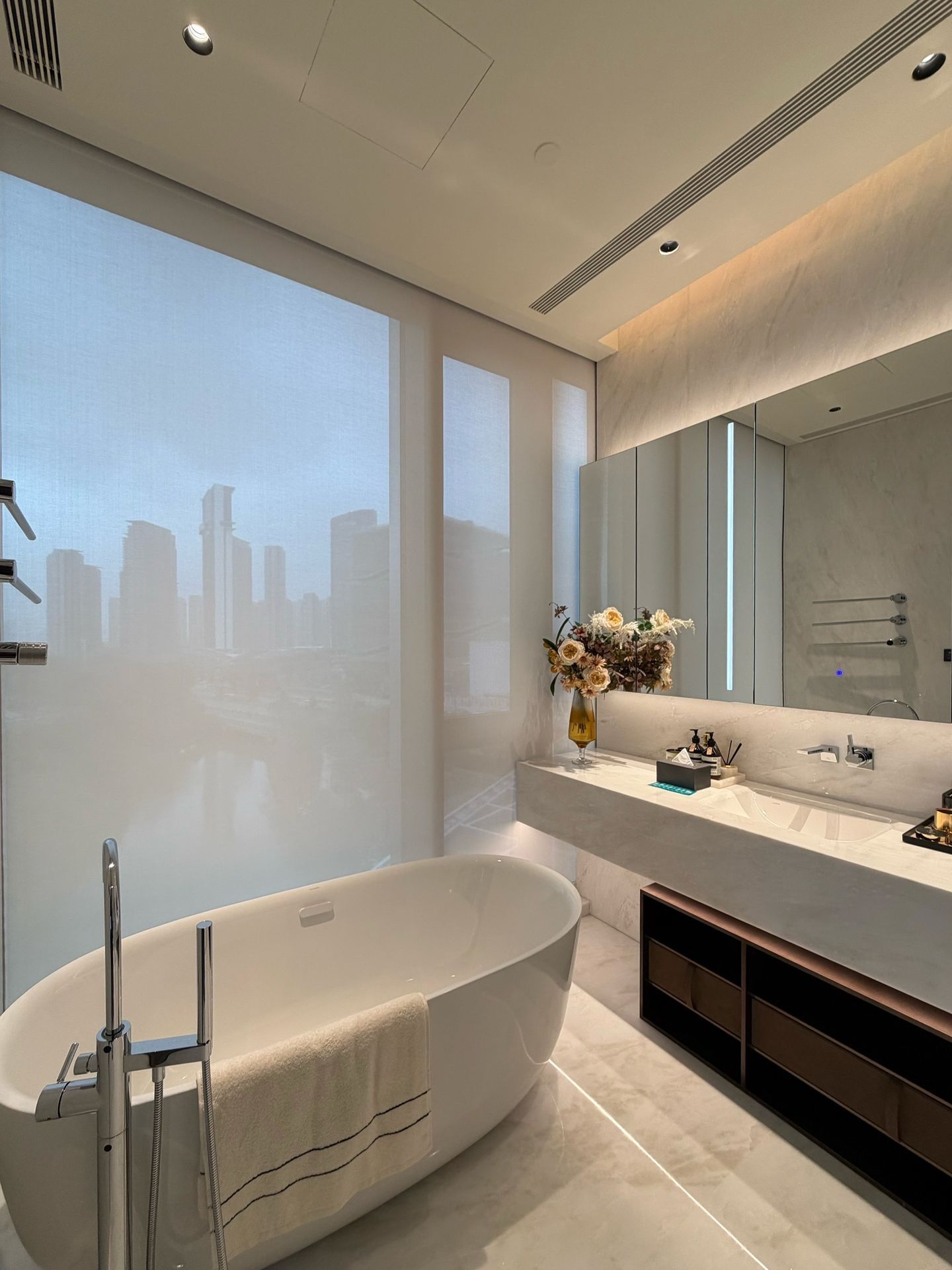 Urban Serenity: 370㎡ Minimalist Luxury Grand Apartment - 13