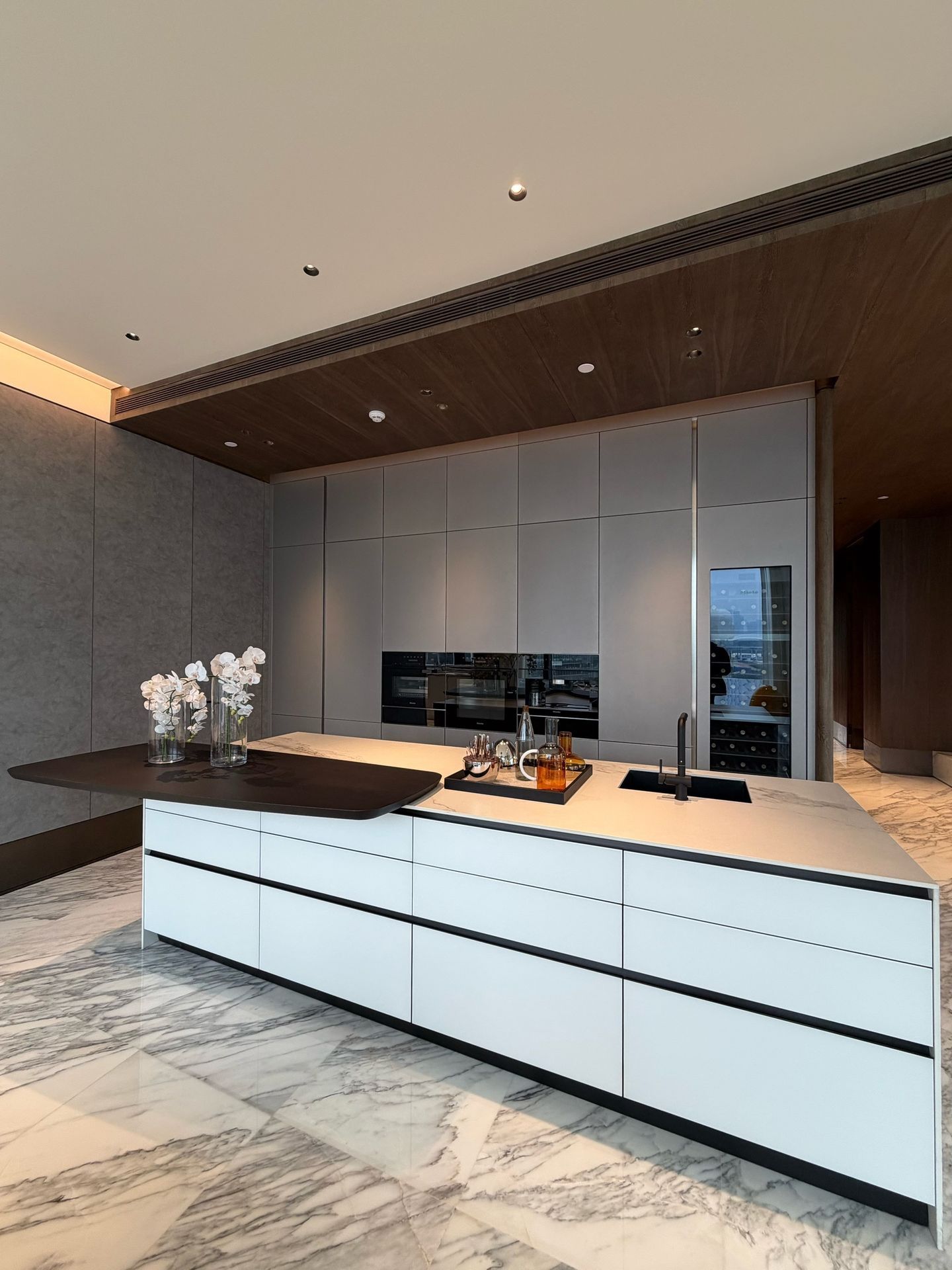 Urban Serenity: 370㎡ Minimalist Luxury Grand Apartment - 14