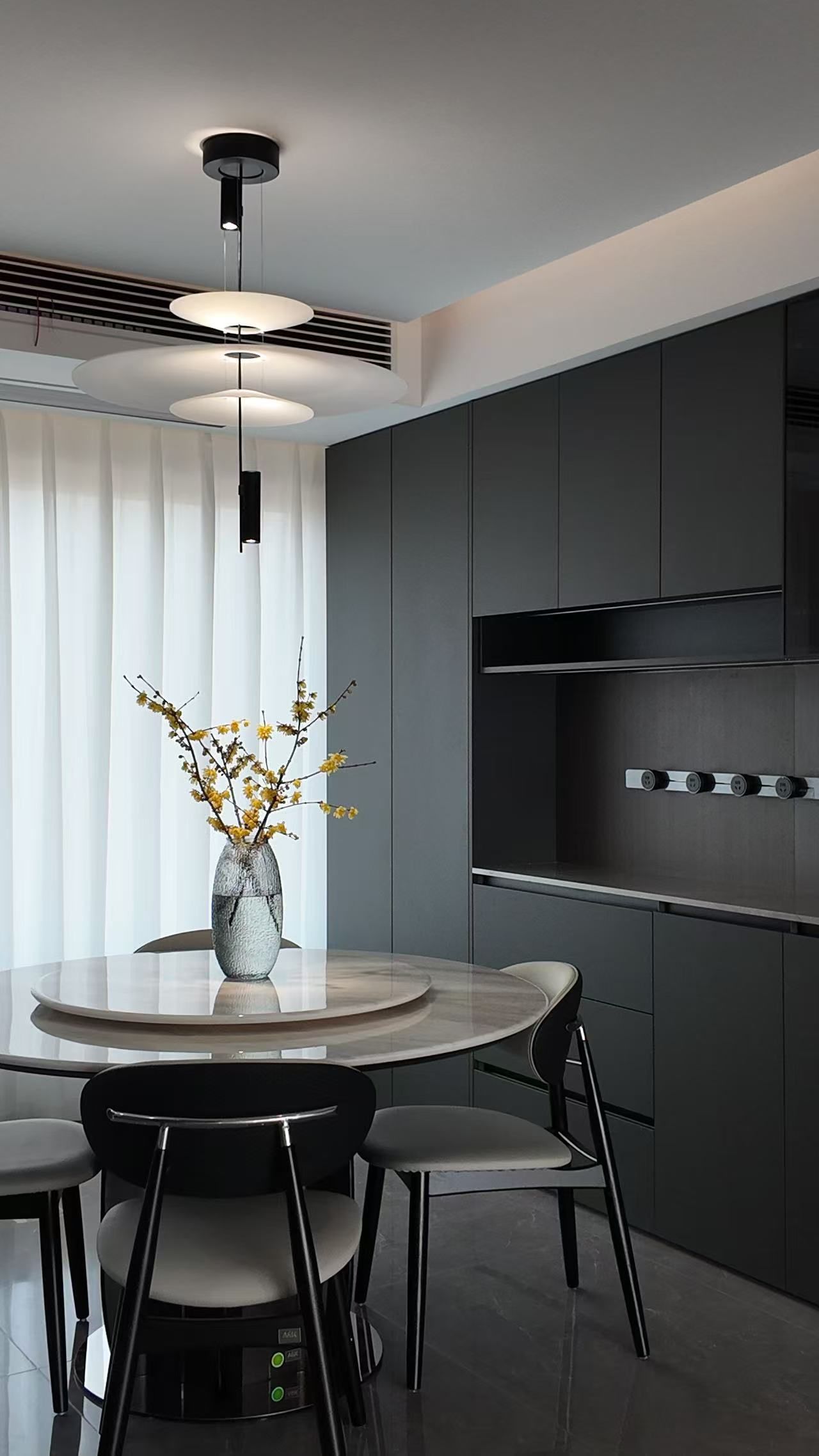 Italian Monolith: 150㎡ Sophisticated Minimalist Residence - 10