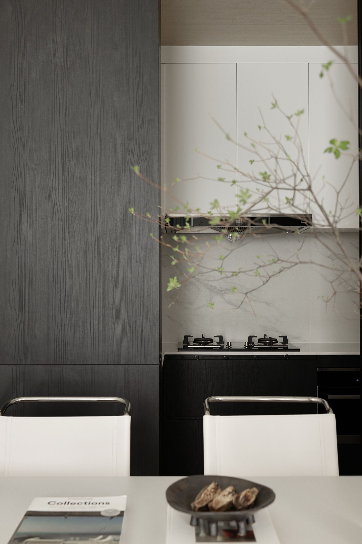 Ethereal Heights: Light-Filled Sophisticated Duplex Apartment - 11