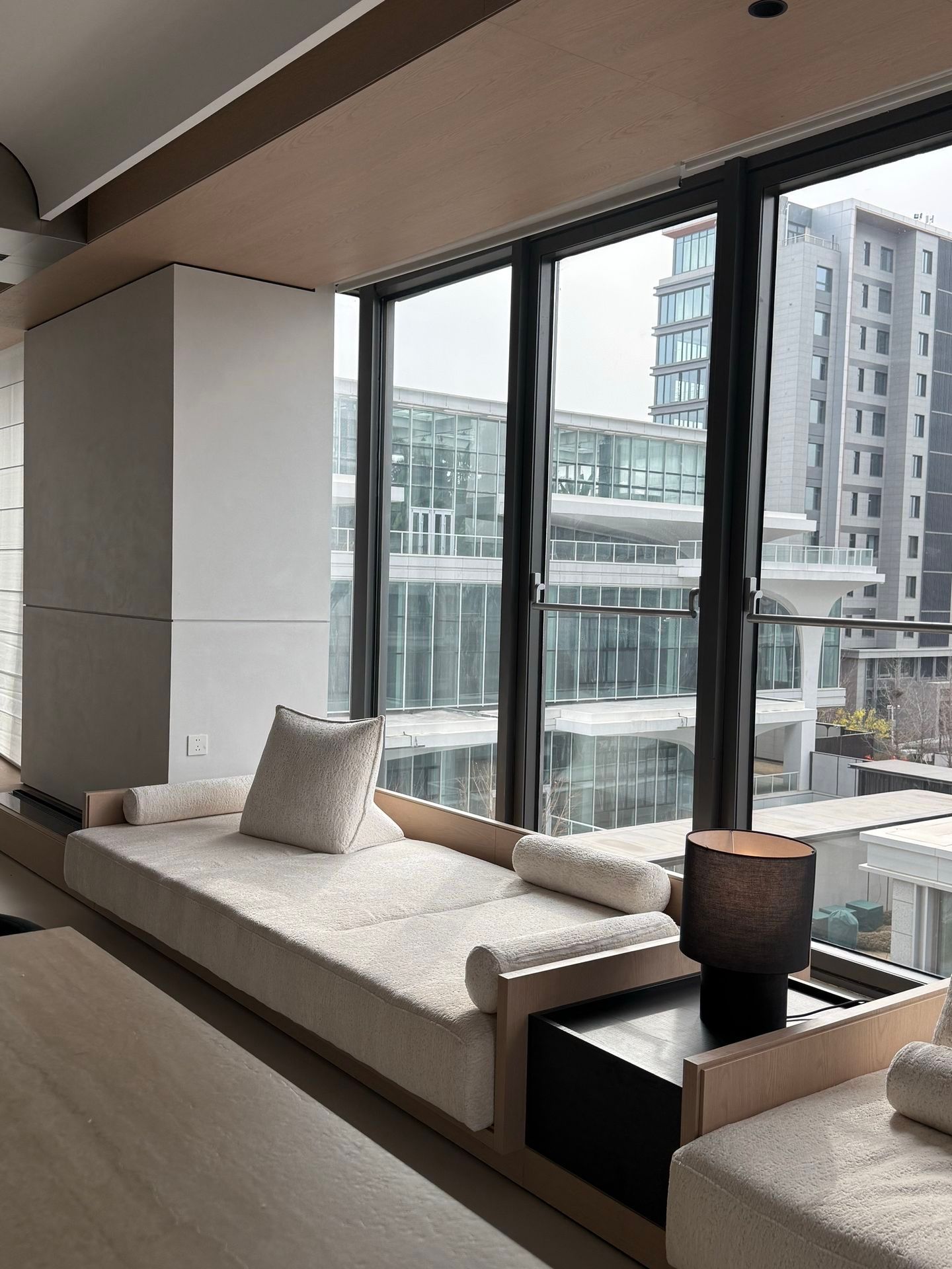 The Art of Less: Minimalist Private Residence - 29