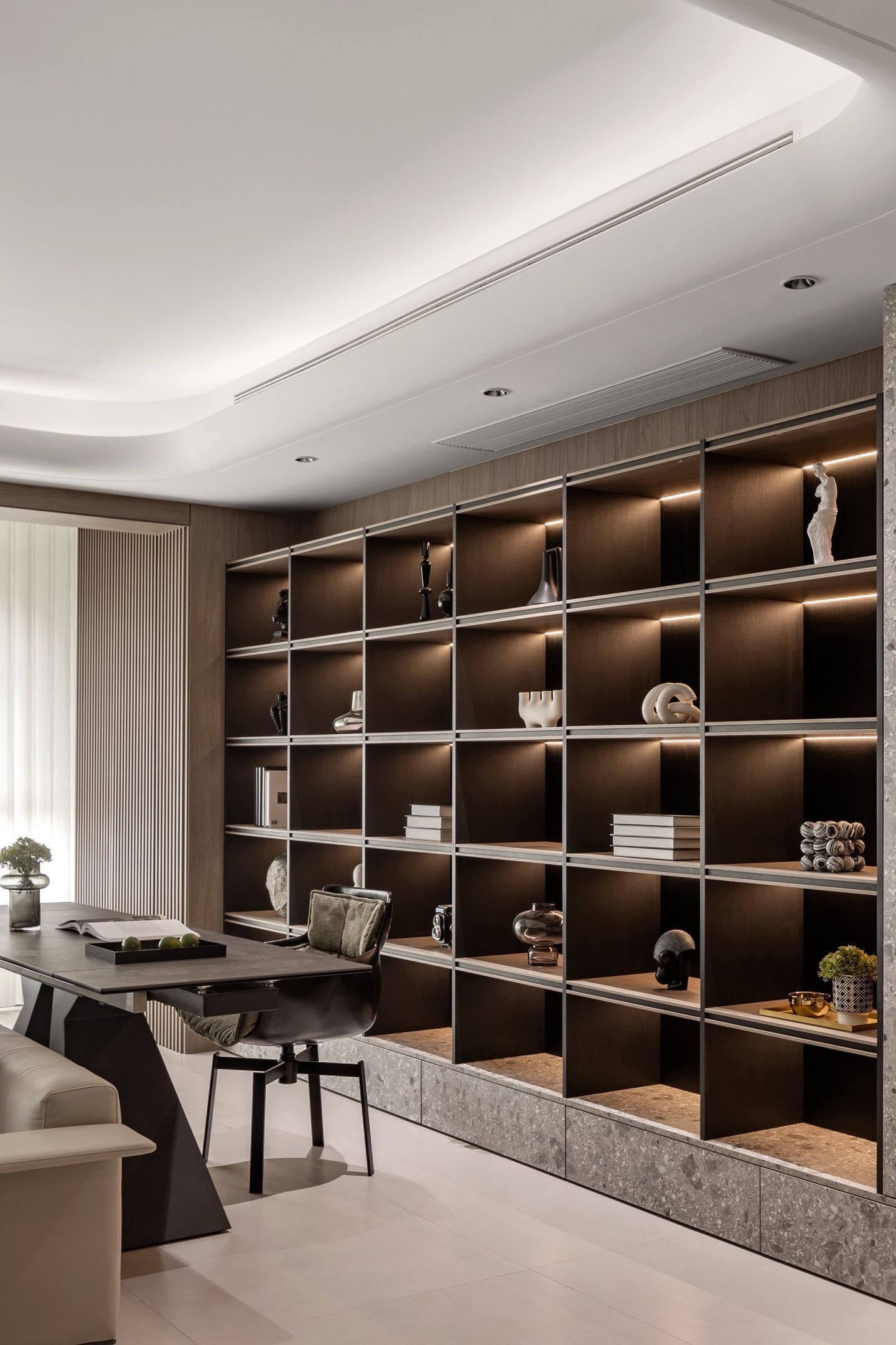The Italian Essence: Timeless Minimalist Luxury Residence - 5