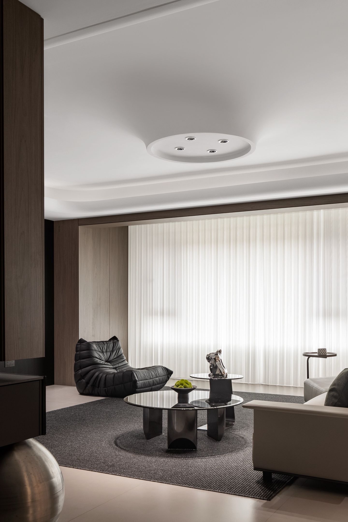 The Italian Essence: Timeless Minimalist Luxury Residence - 4