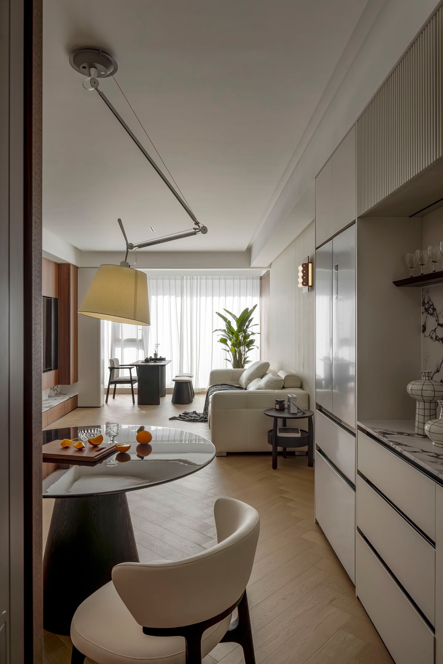Organic Zen: 300㎡ Warm Minimalist Timber Residence - 11