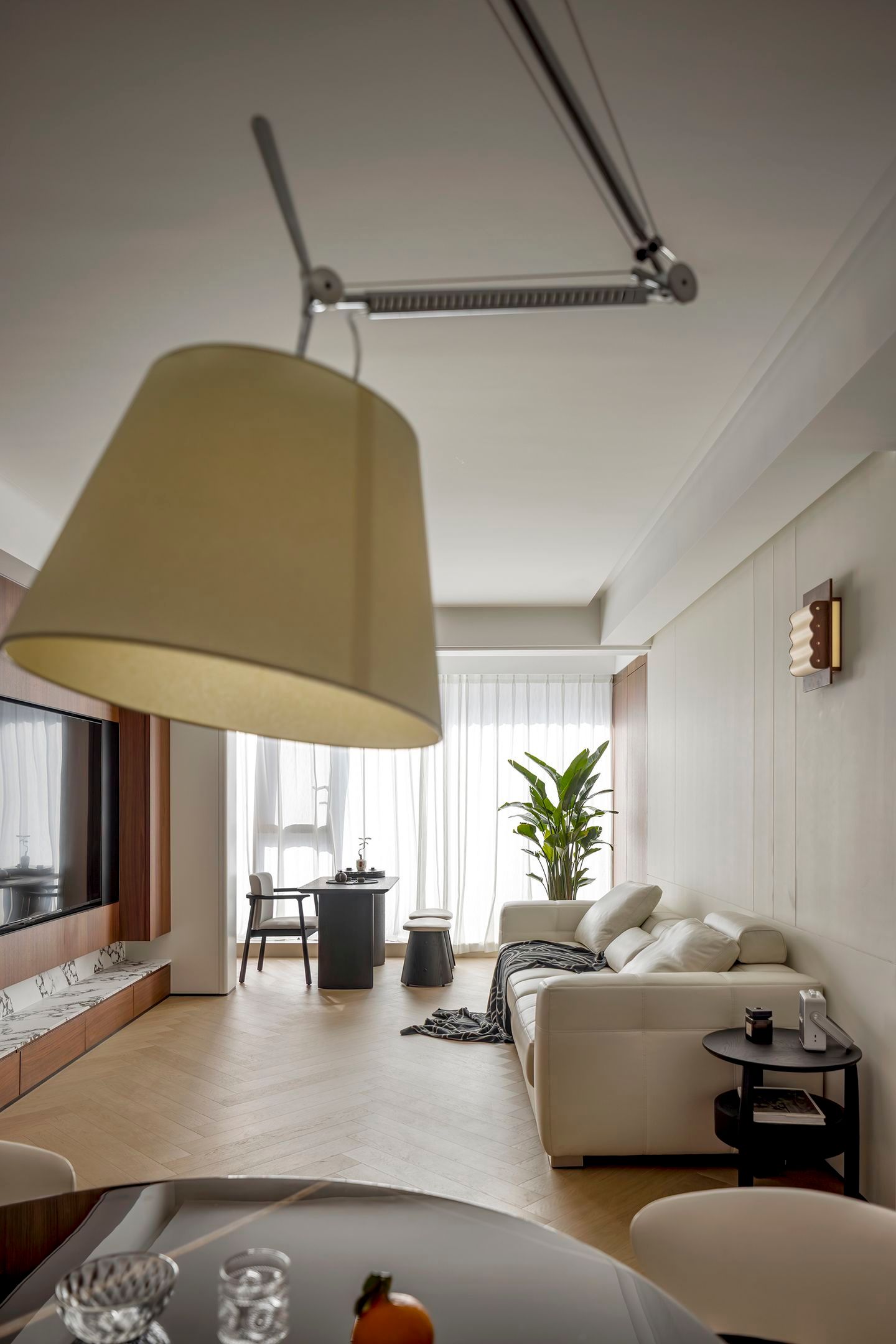 Organic Zen: 300㎡ Warm Minimalist Timber Residence - 25