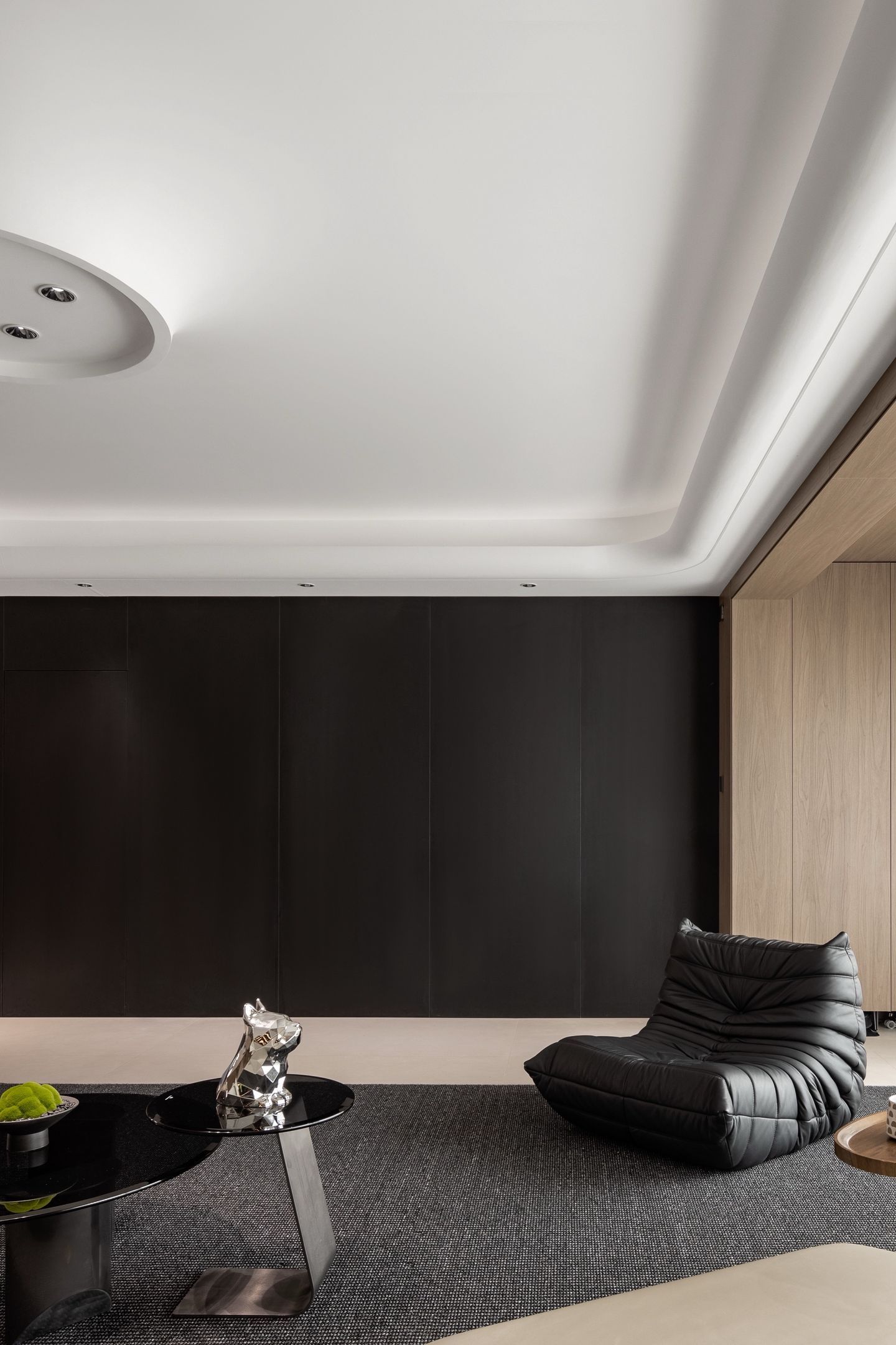 The Italian Essence: Timeless Minimalist Luxury Residence - 3