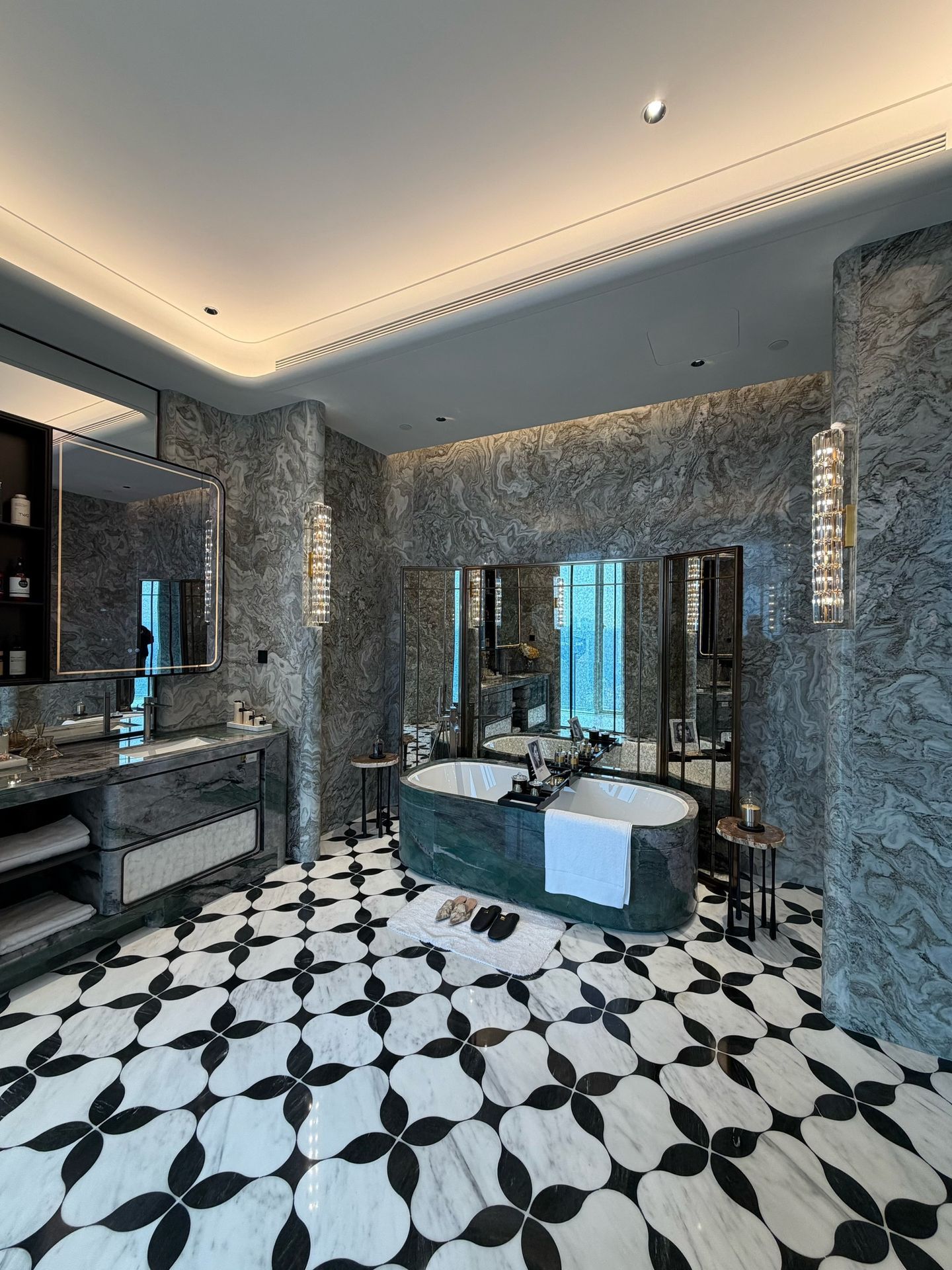 Monolithic Elegance: 810㎡ Refined Light Luxury Estate - 4