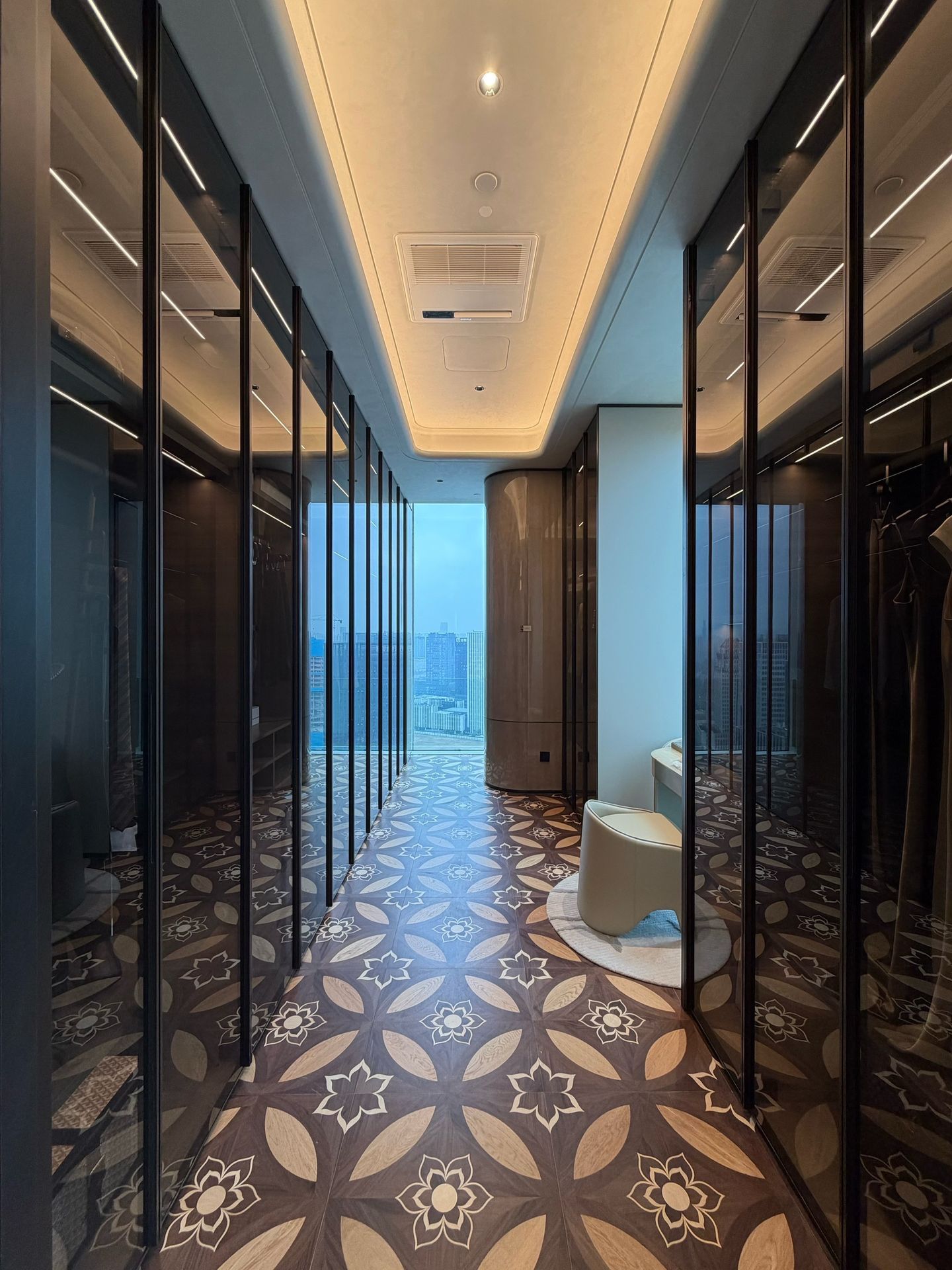 Monolithic Elegance: 810㎡ Refined Light Luxury Estate - 12
