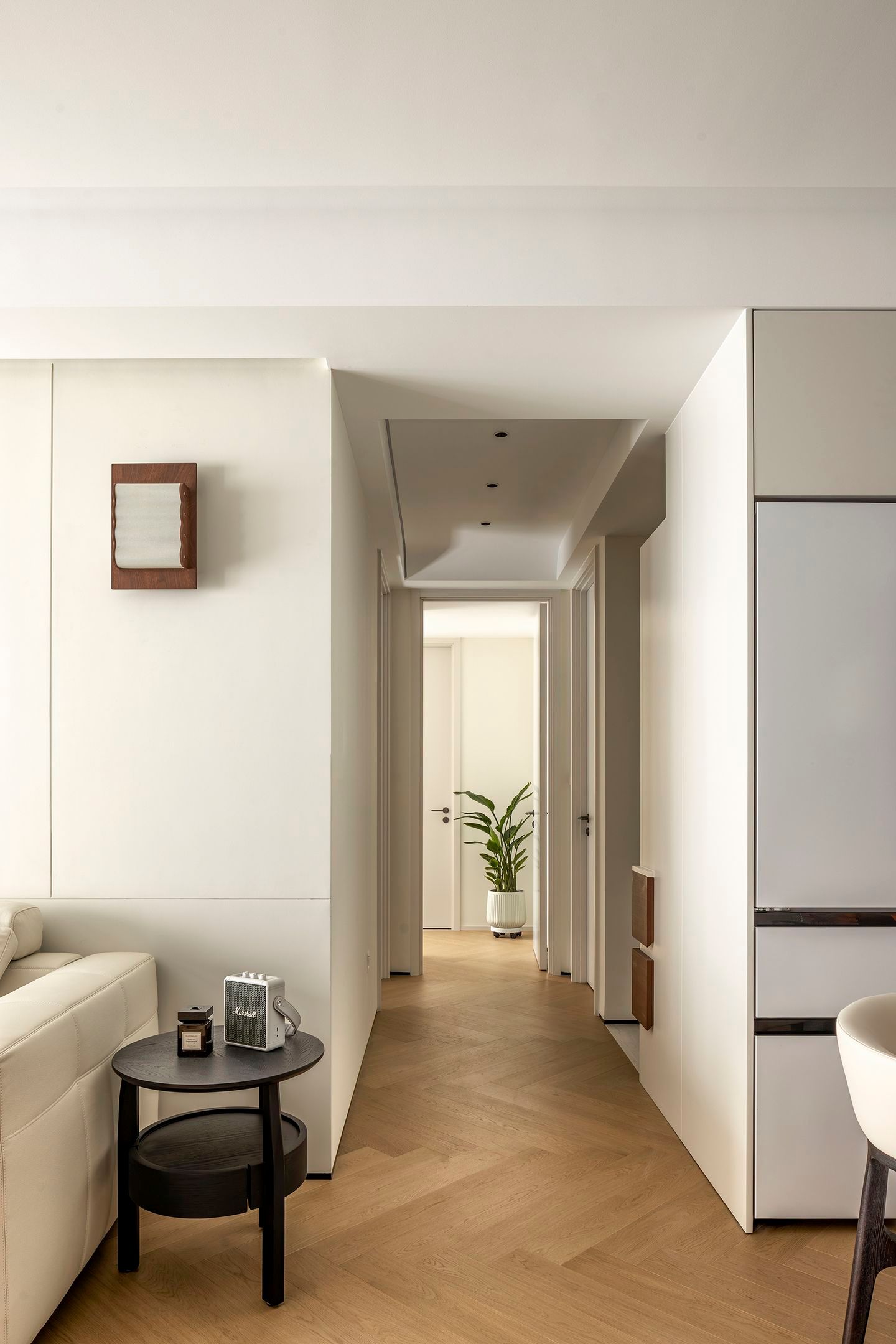 Organic Zen: 300㎡ Warm Minimalist Timber Residence - 27