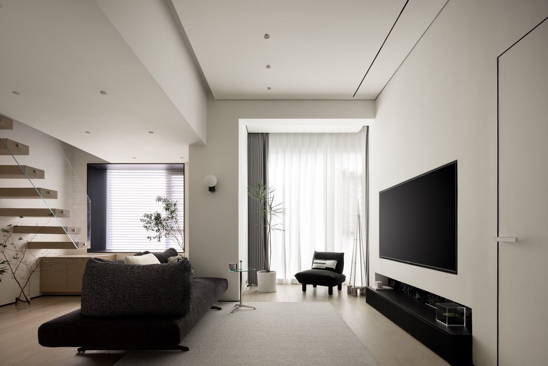 Ethereal Heights: Light-Filled Sophisticated Duplex Apartment - 12