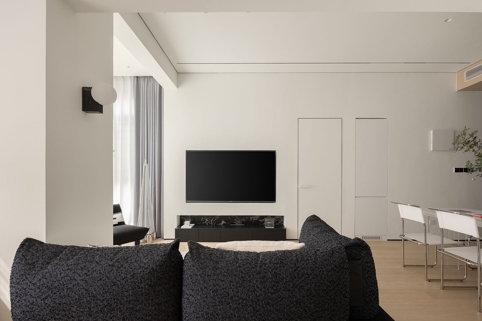 Ethereal Heights: Light-Filled Sophisticated Duplex Apartment