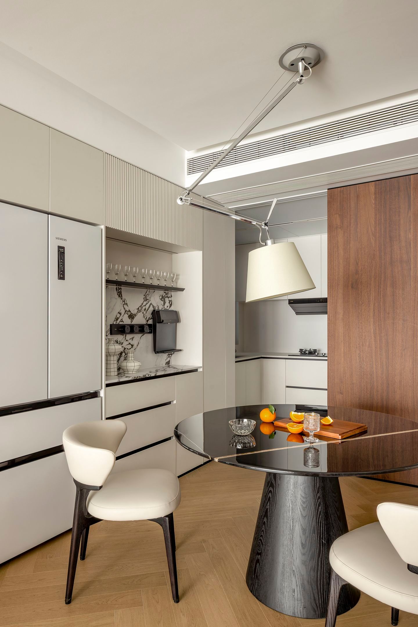 Organic Zen: 300㎡ Warm Minimalist Timber Residence - 5